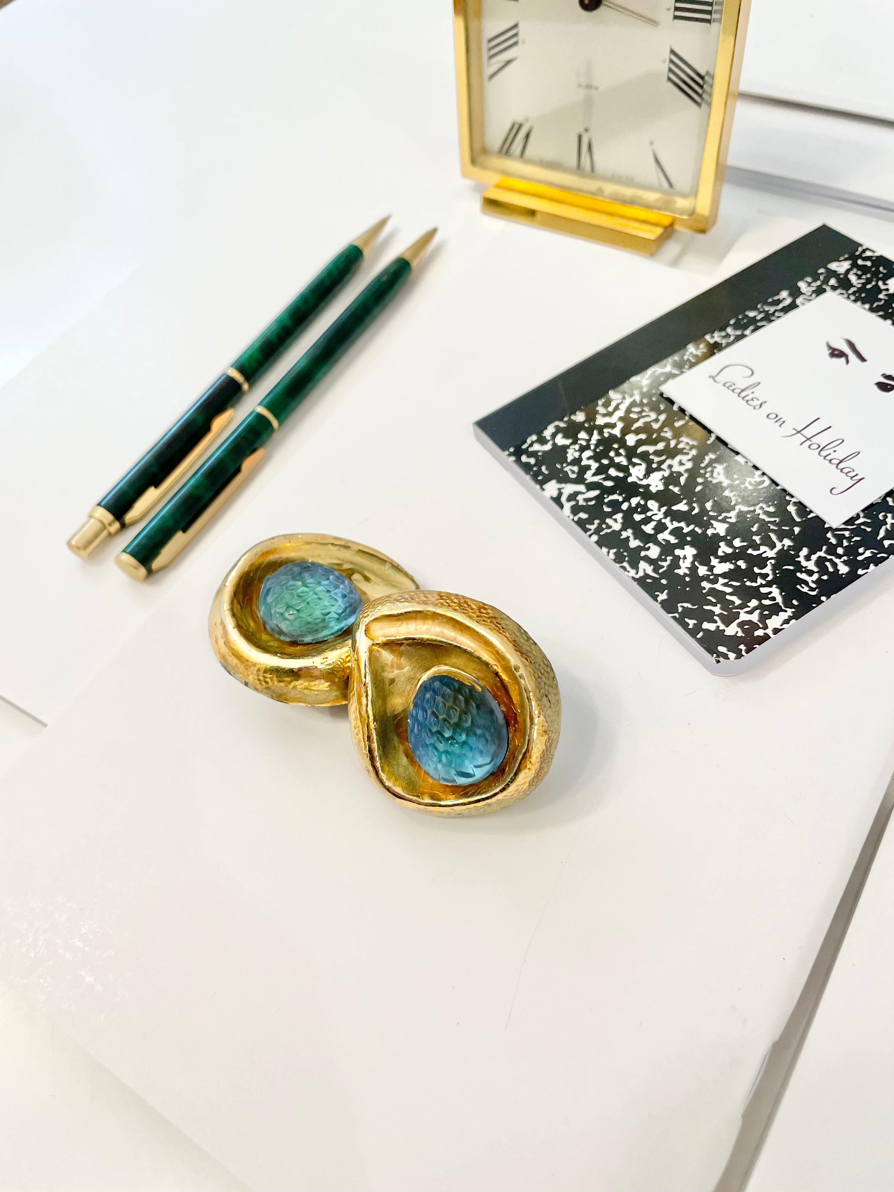The most glamorous earrings.... so divine