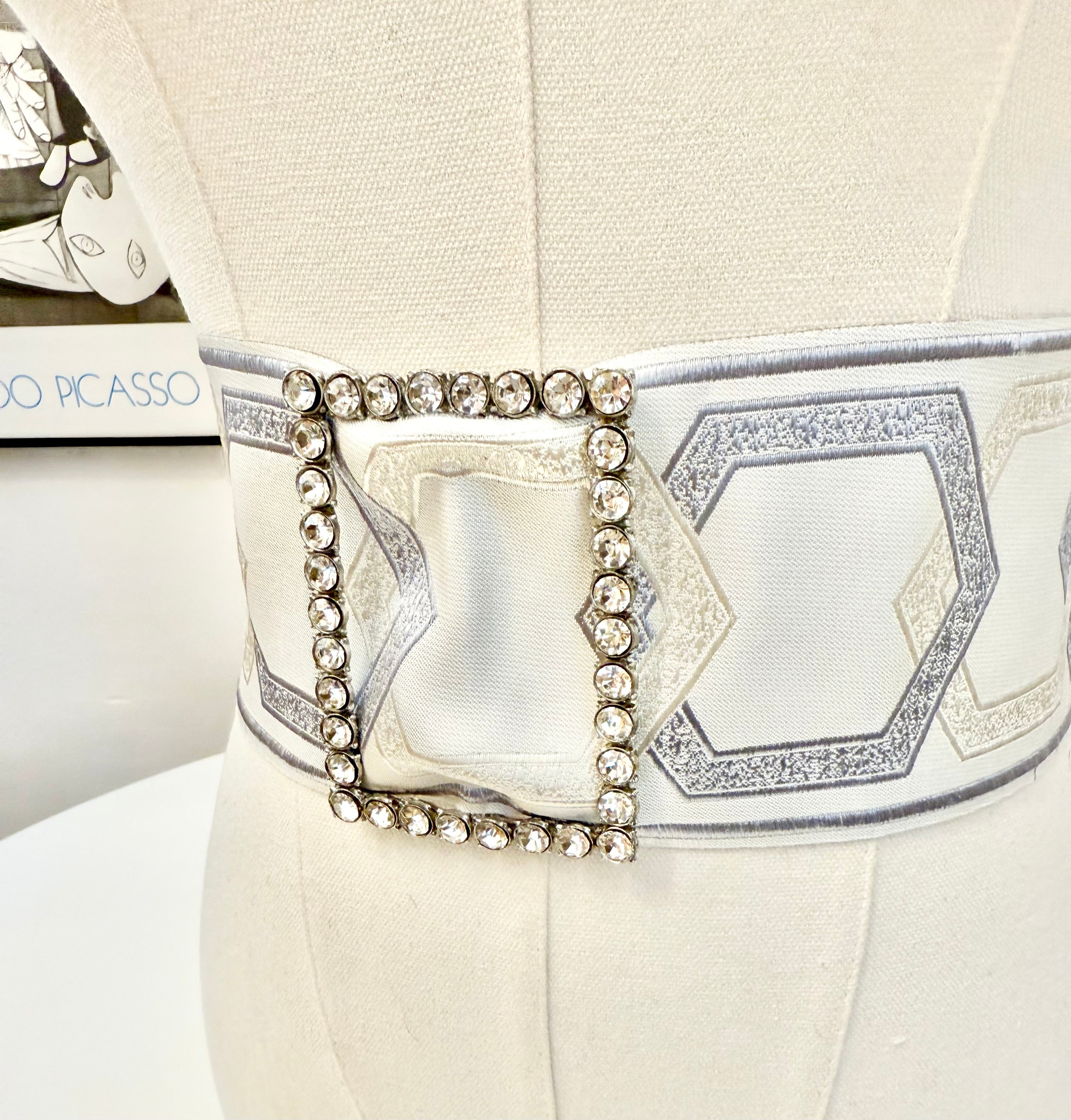 The most feminine, and elegant dress belt... so divine