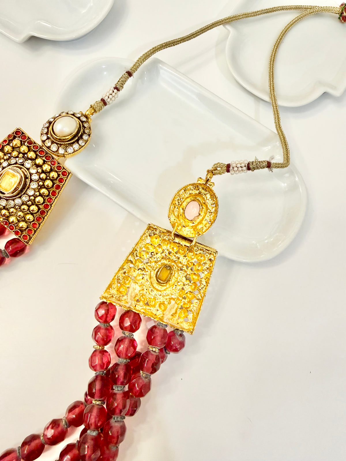 The most lovely garnet glass beaded indian necklace... so chic