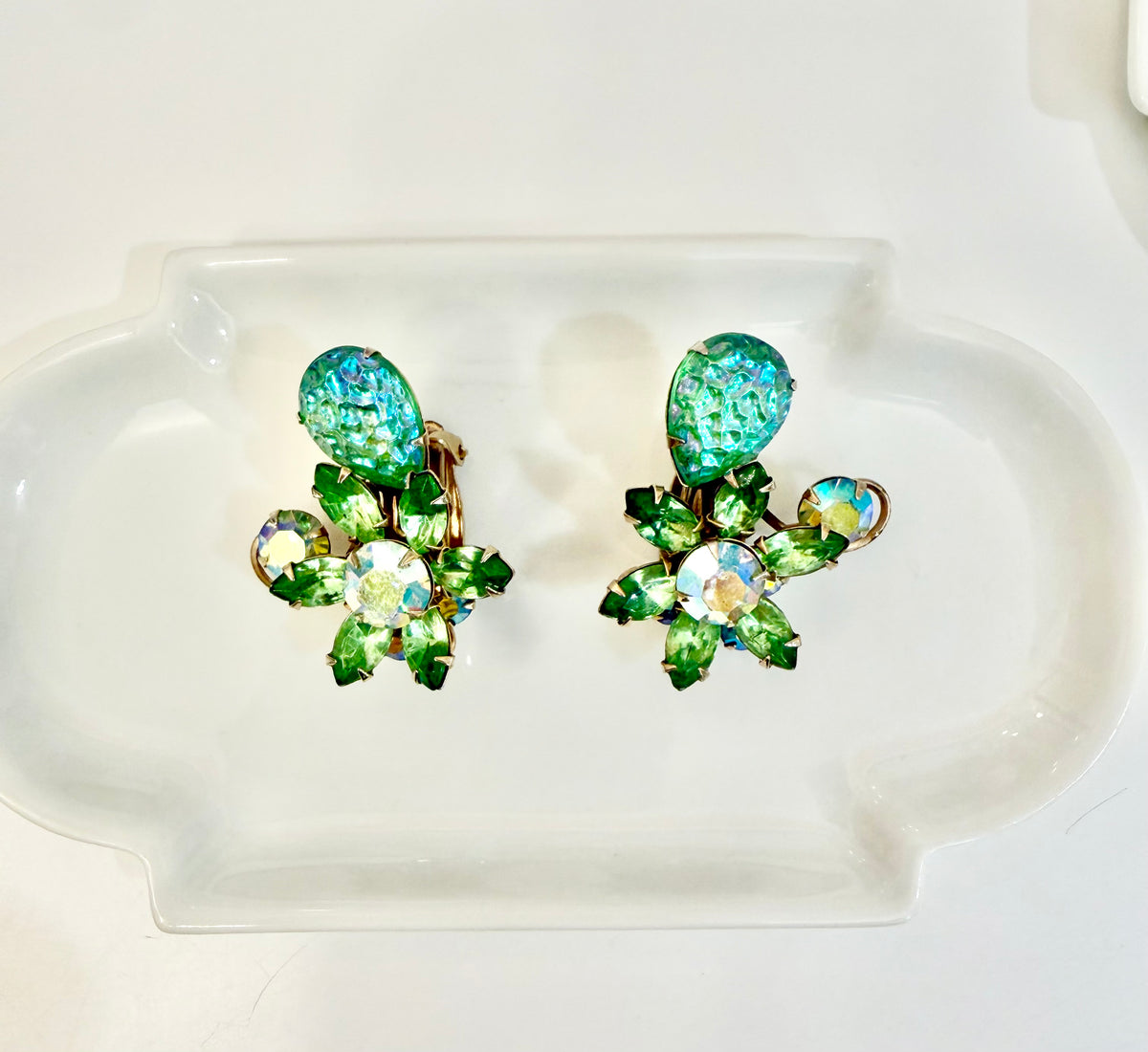 The most fabulous spring green classy earrings...