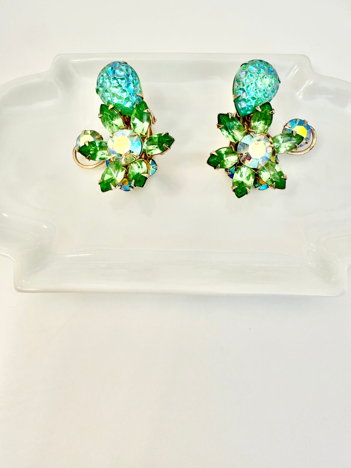 The most fabulous spring green classy earrings...