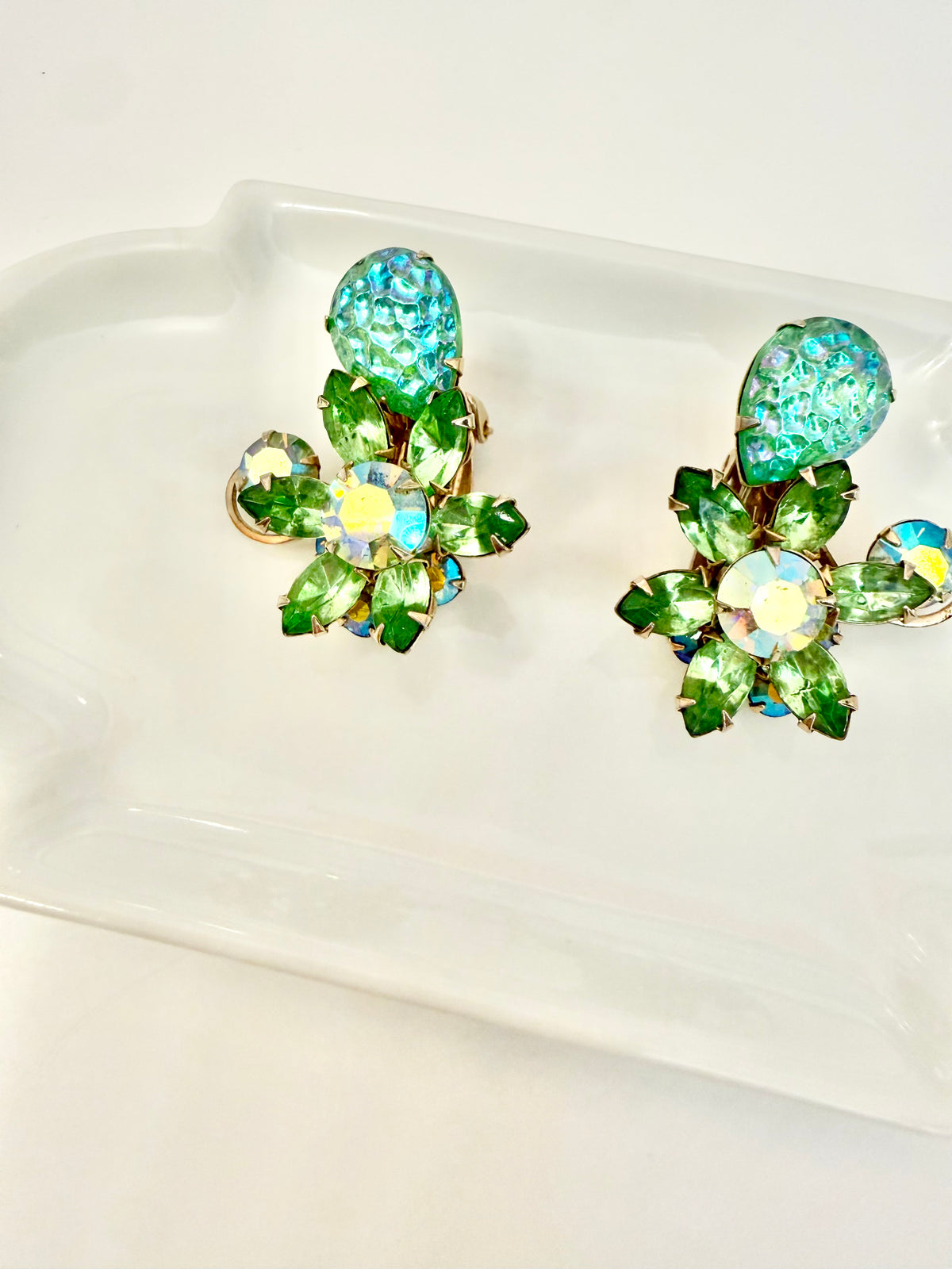 The most fabulous spring green classy earrings...