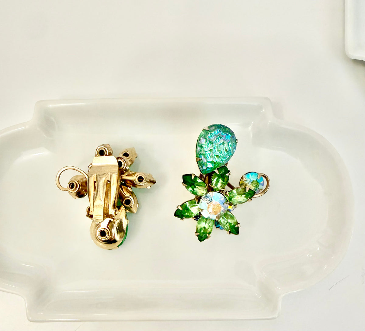The most fabulous spring green classy earrings...