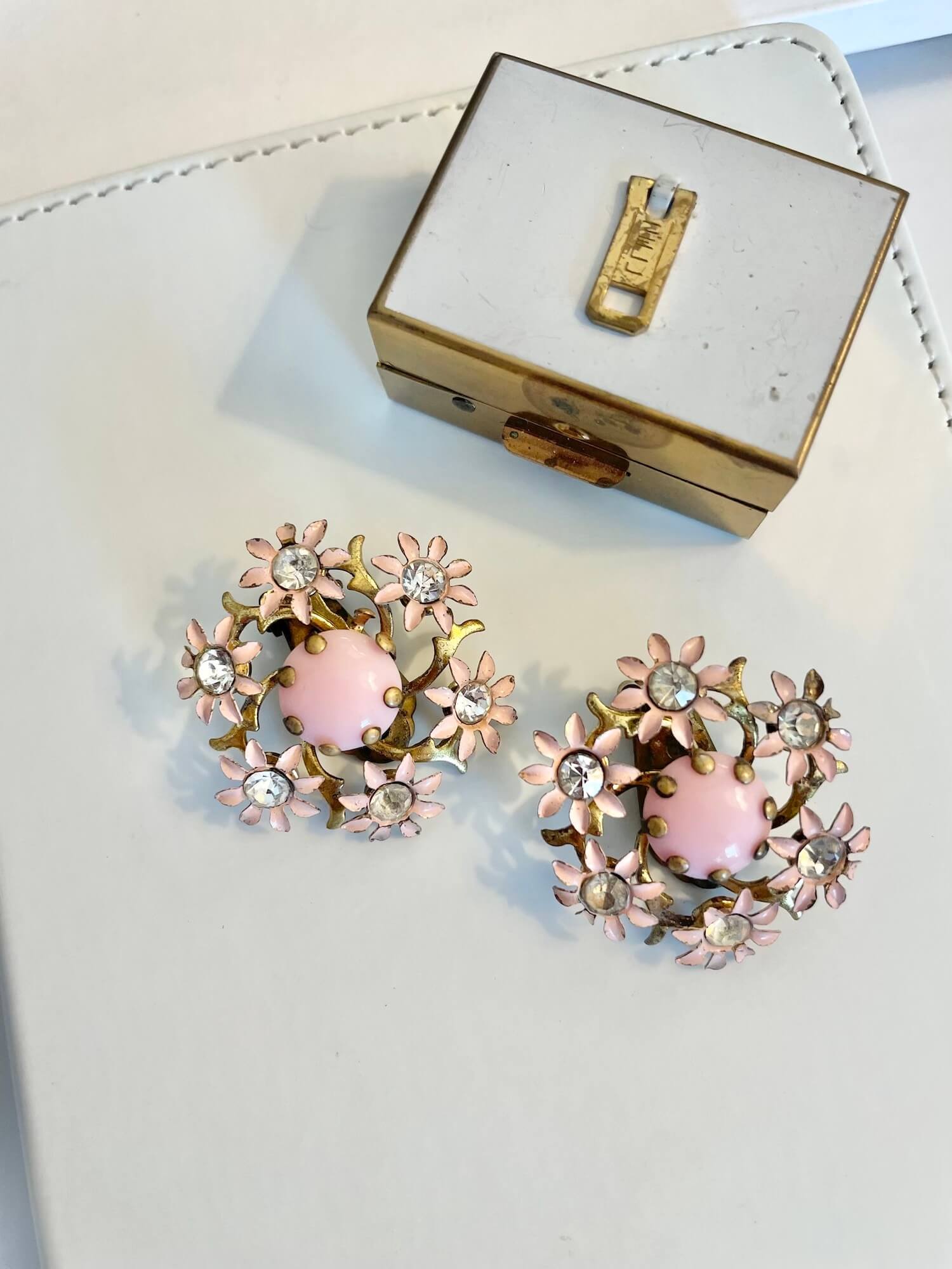 Vintage 1960’s tea party flower clip on earrings
