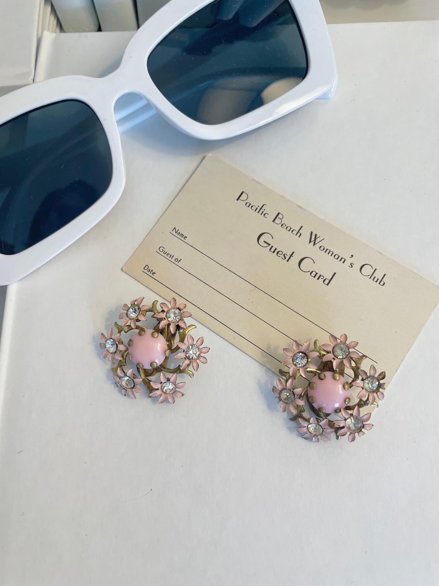 Vintage 1960’s tea party flower clip on earrings