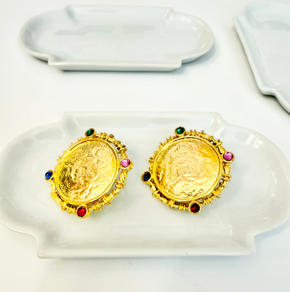 The most lovely socilaite gold button earrings....