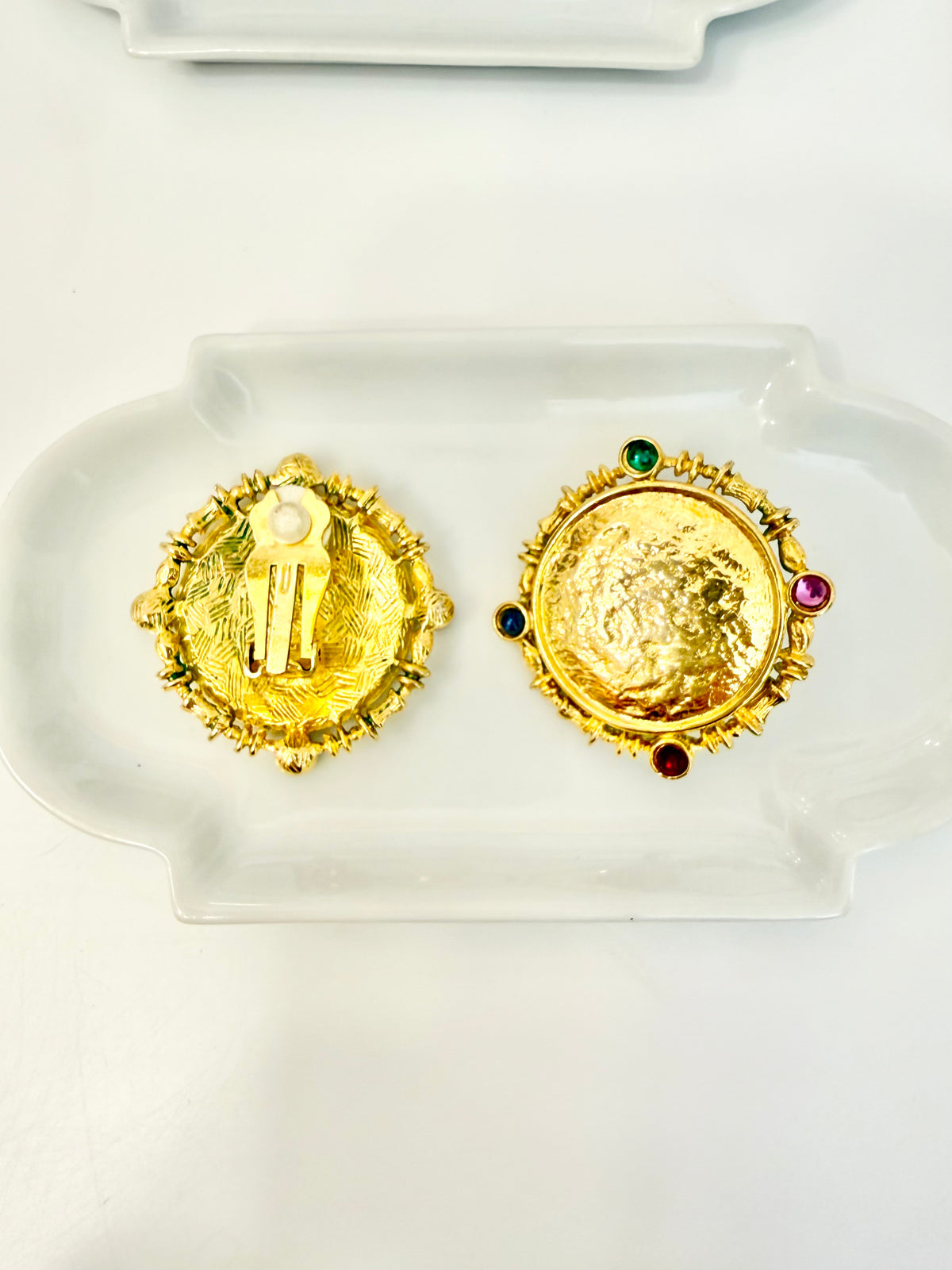 The most lovely socilaite gold button earrings....