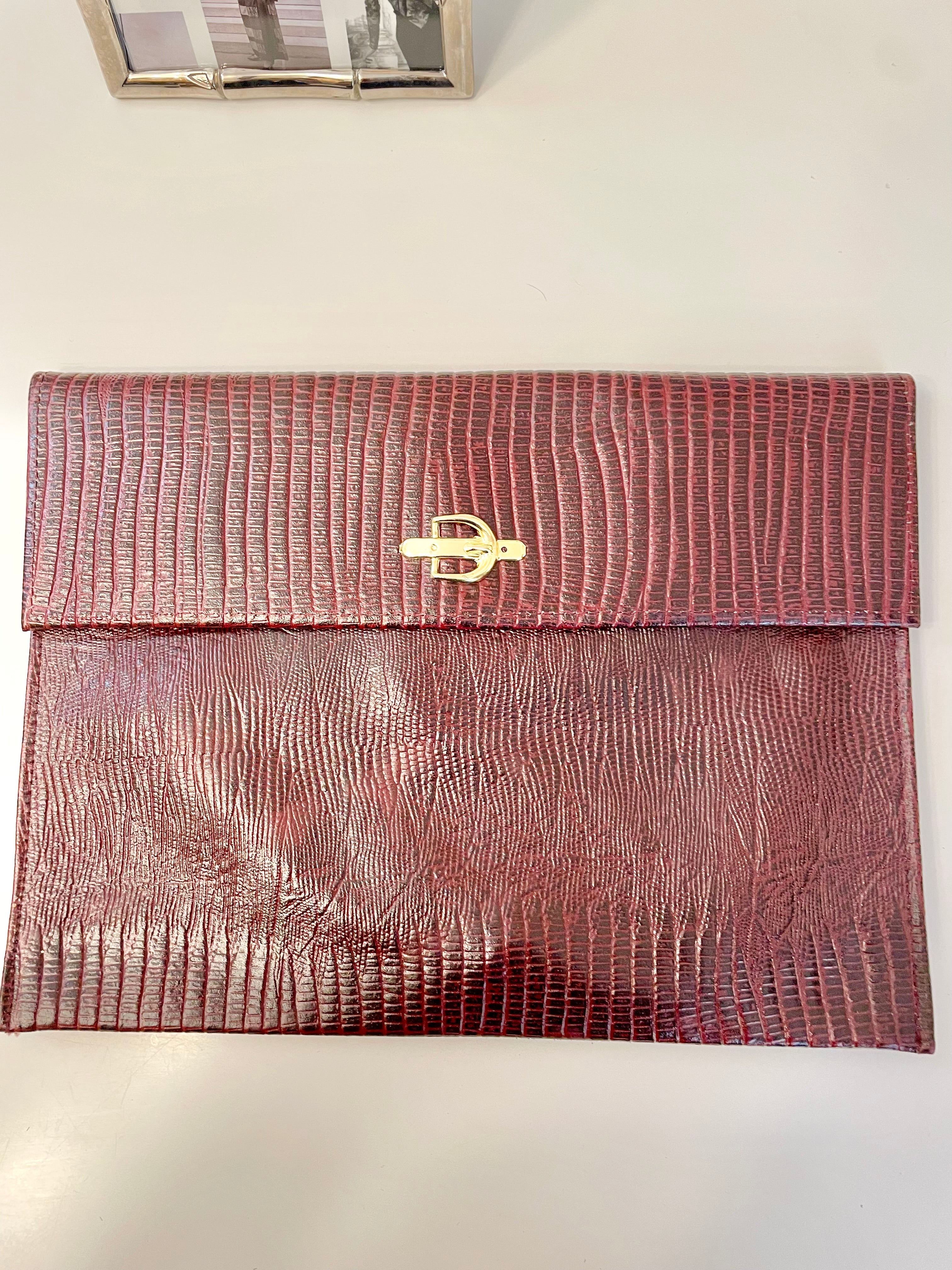 1970's faux lizard envelop bag with sassy gold adornment... so lovely