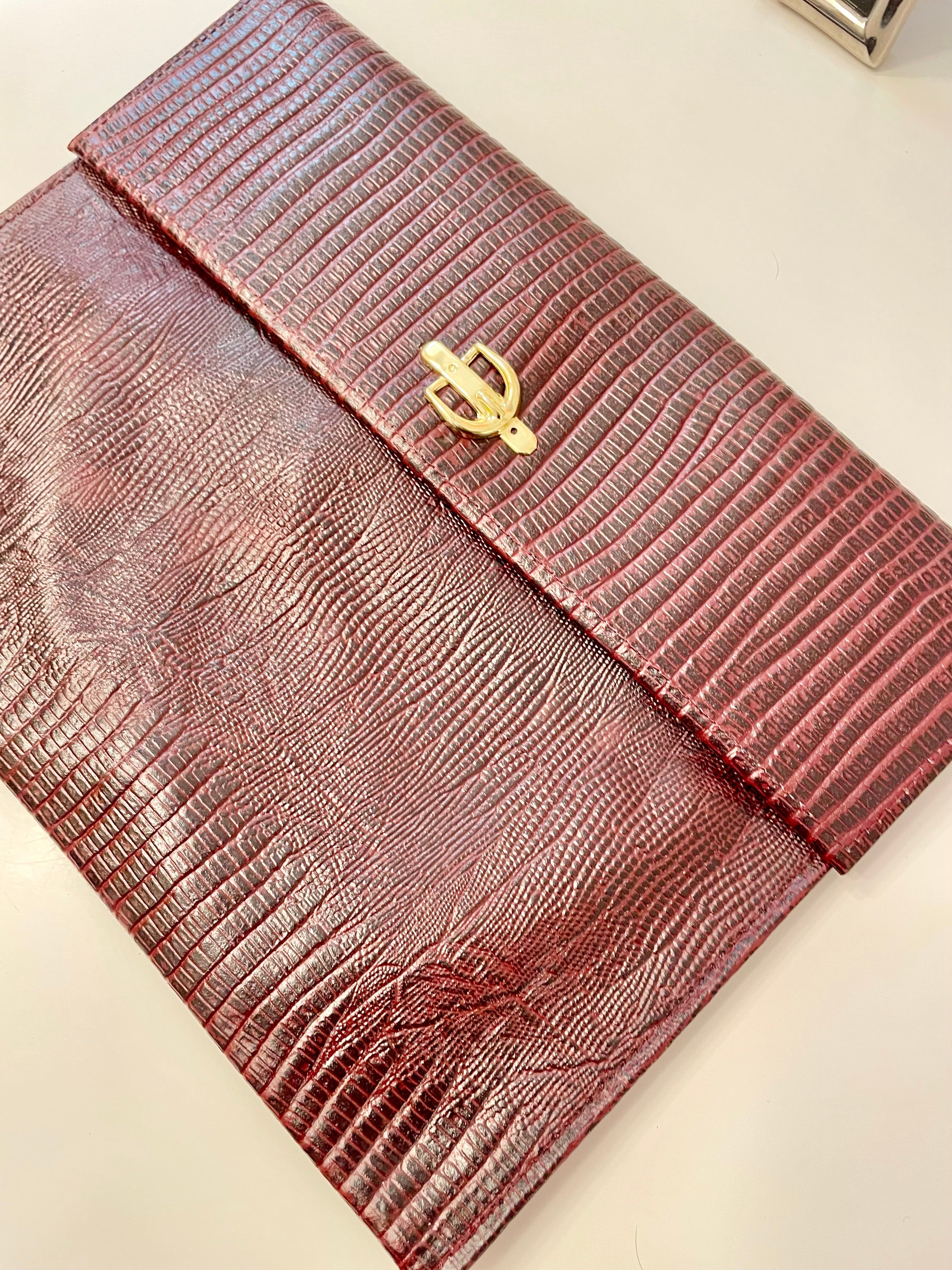 1970's faux lizard envelop bag with sassy gold adornment... so lovely