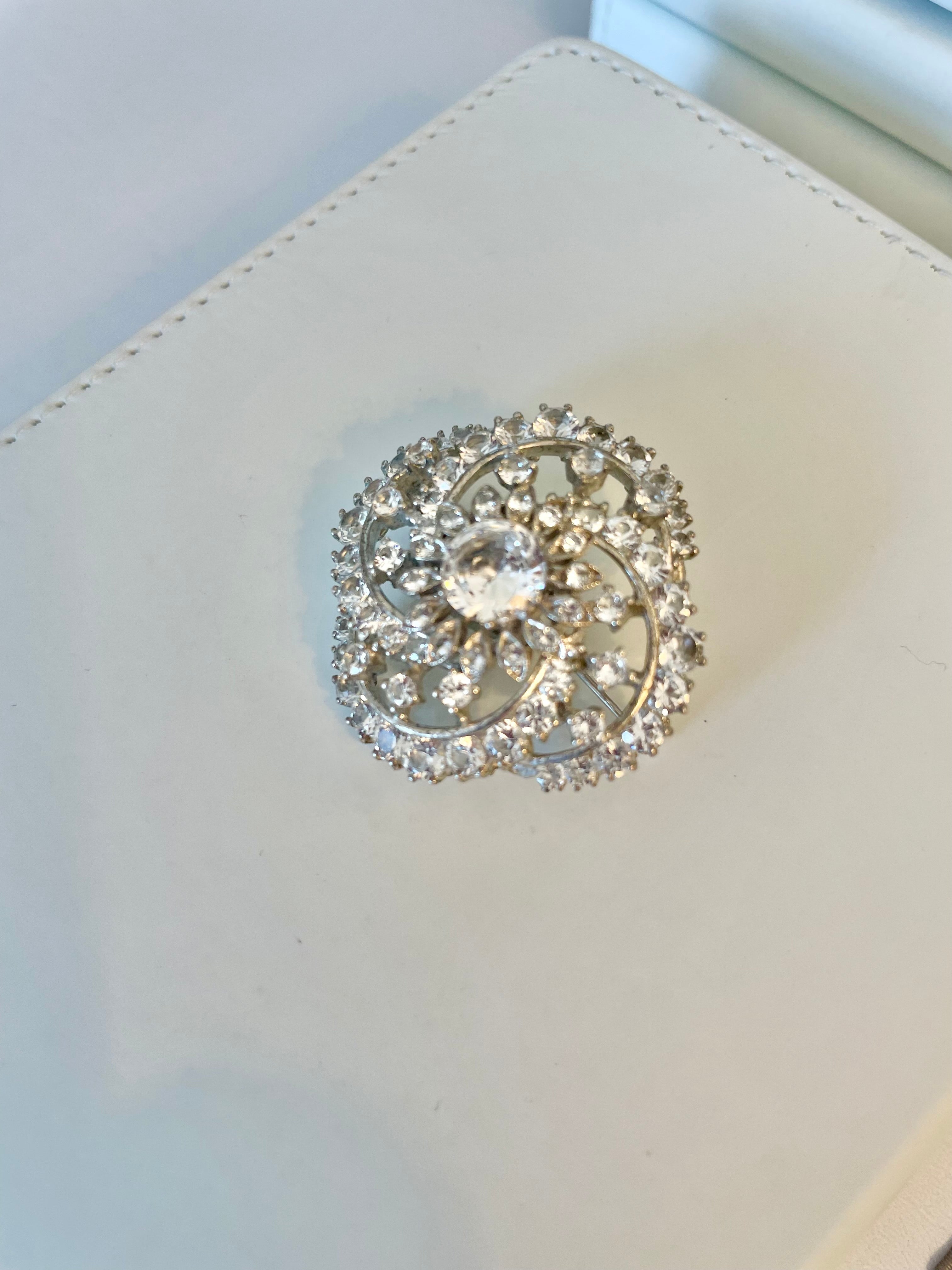 Vintage 1950's elegant glass brooch... look like fine jewelry
