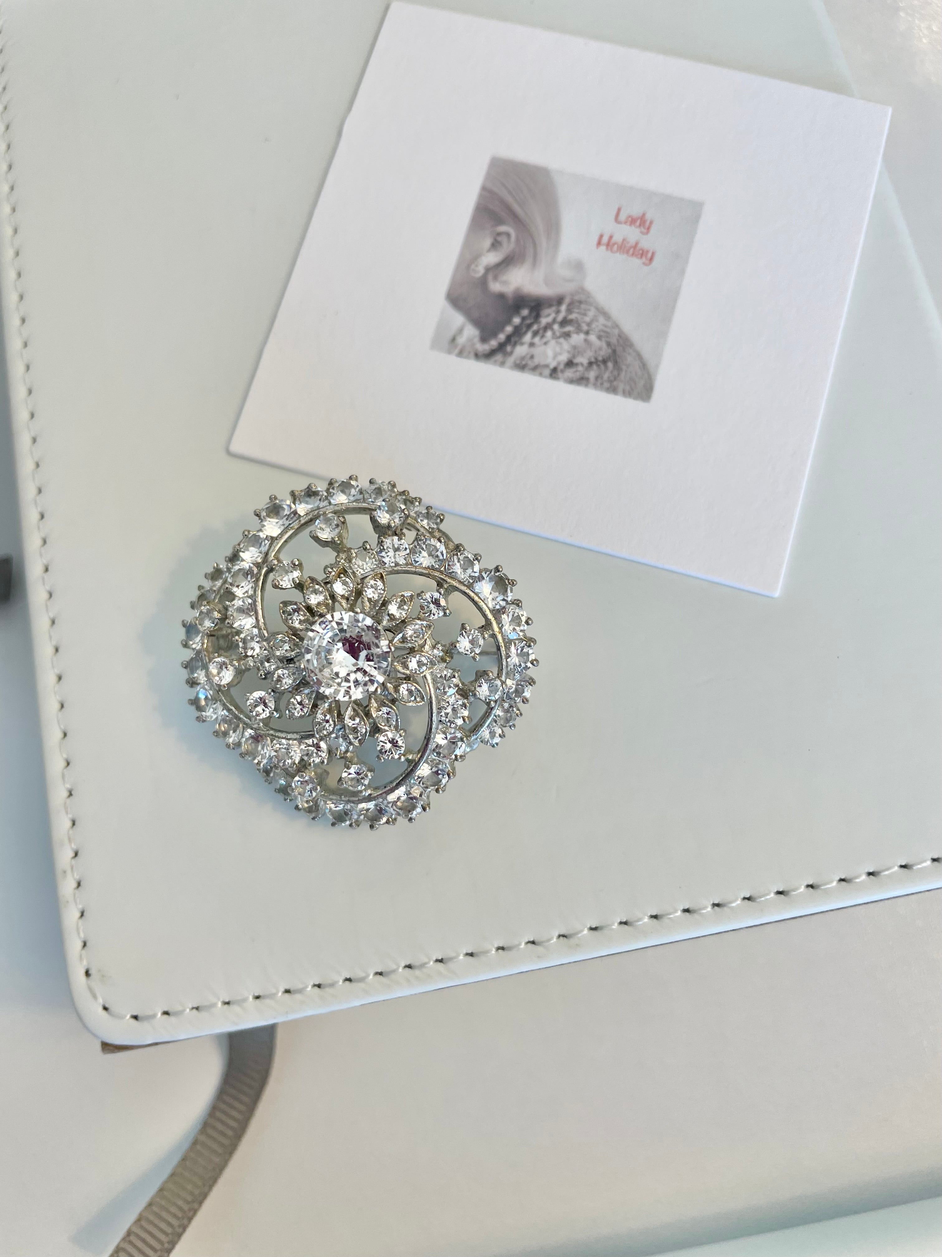 Vintage 1950's elegant glass brooch... look like fine jewelry