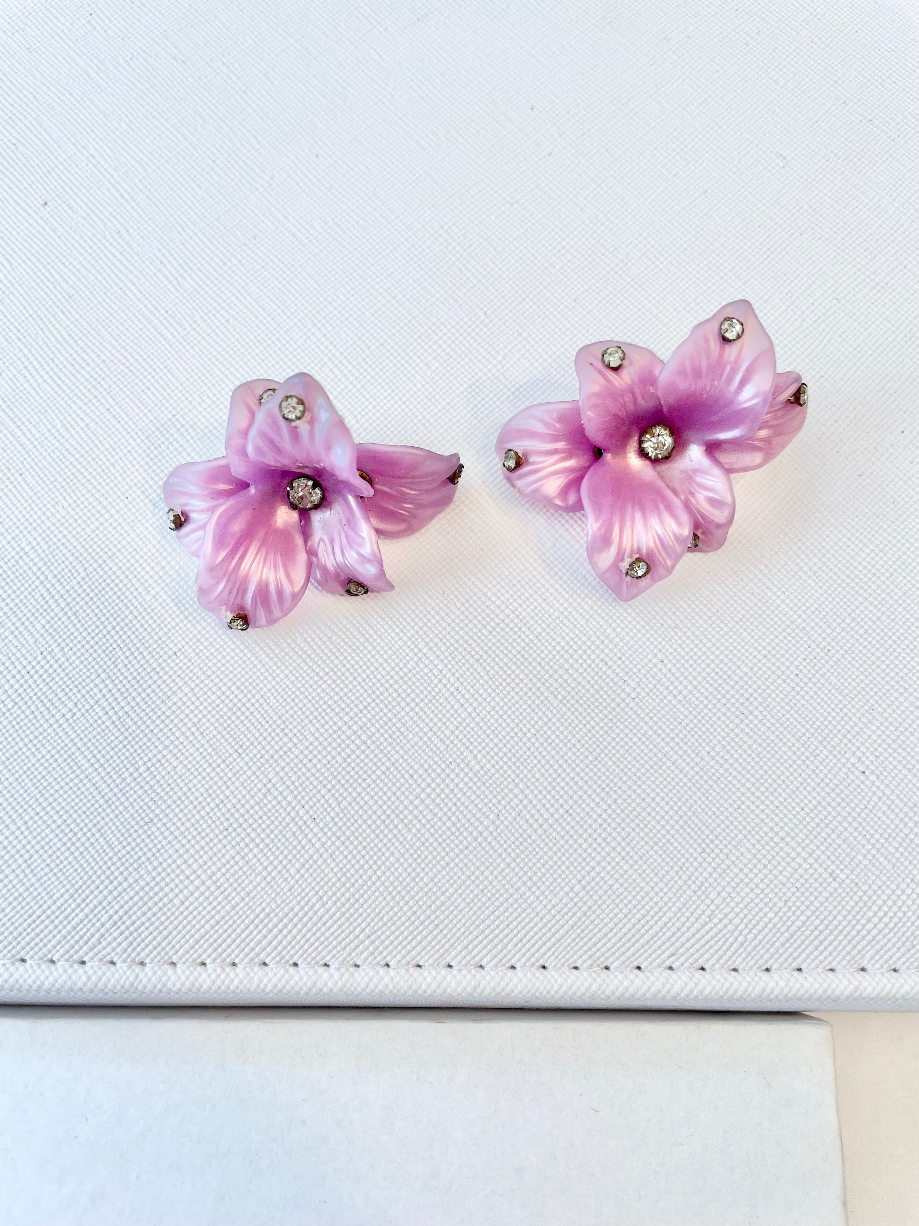 These 1960's divine purple sculpted flowers are truly something! .... so chic
