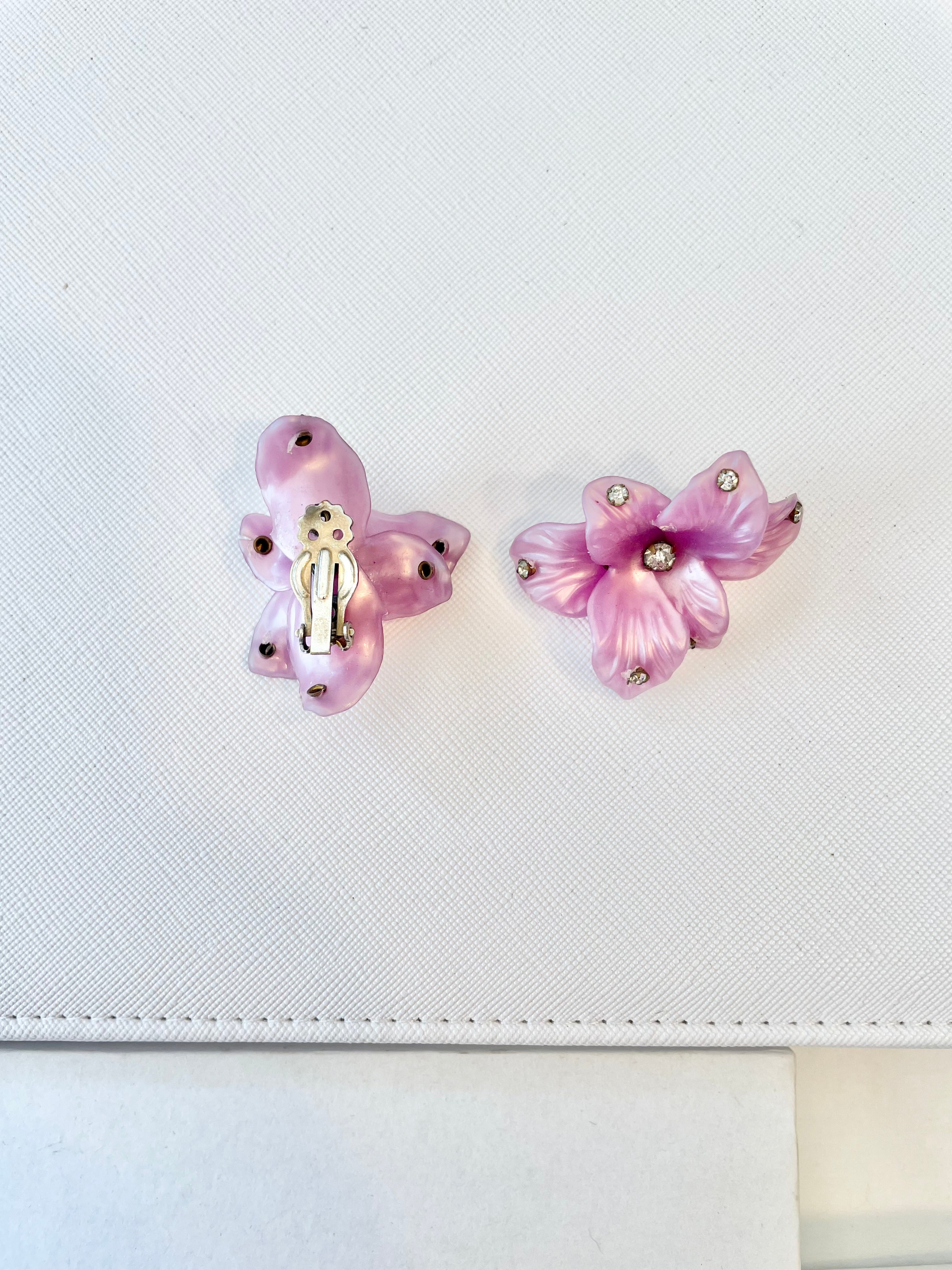 These 1960's divine purple sculpted flowers are truly something! .... so chic