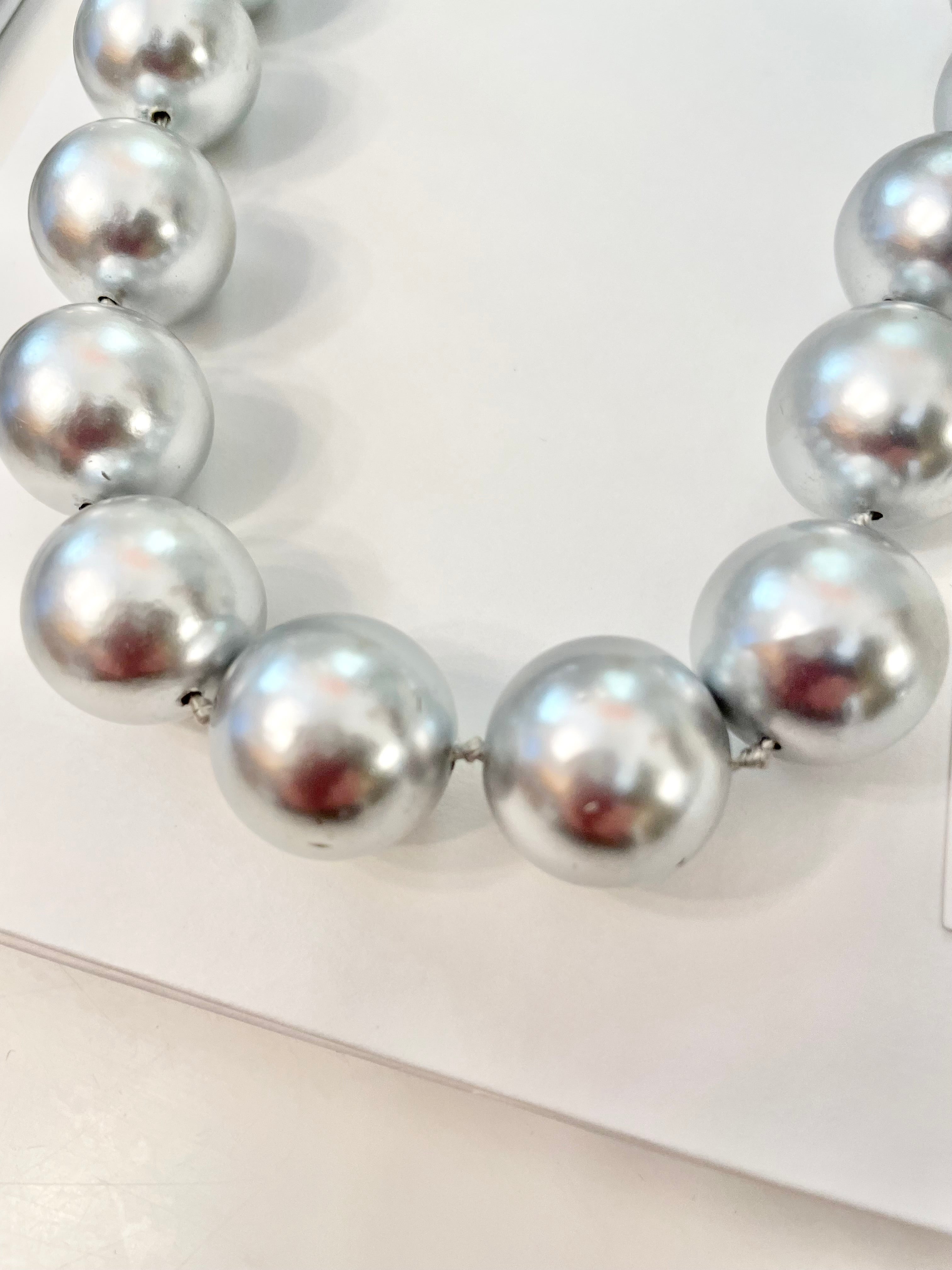 Any lady adores a pair of gray pearls... so divine! Truly special Erwin Pearl necklace...