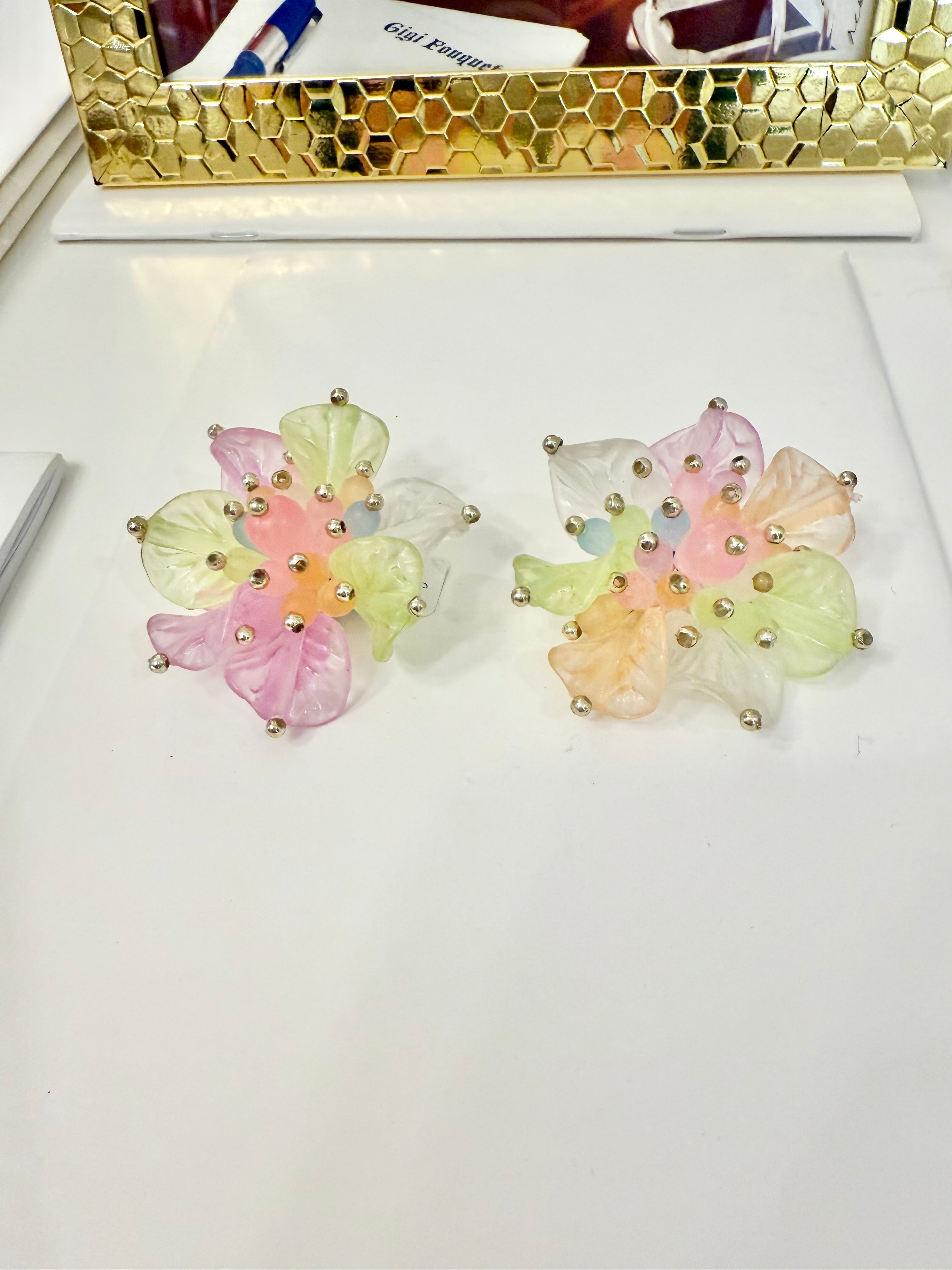 1960's playful, colorful flowers earrings... so feminine