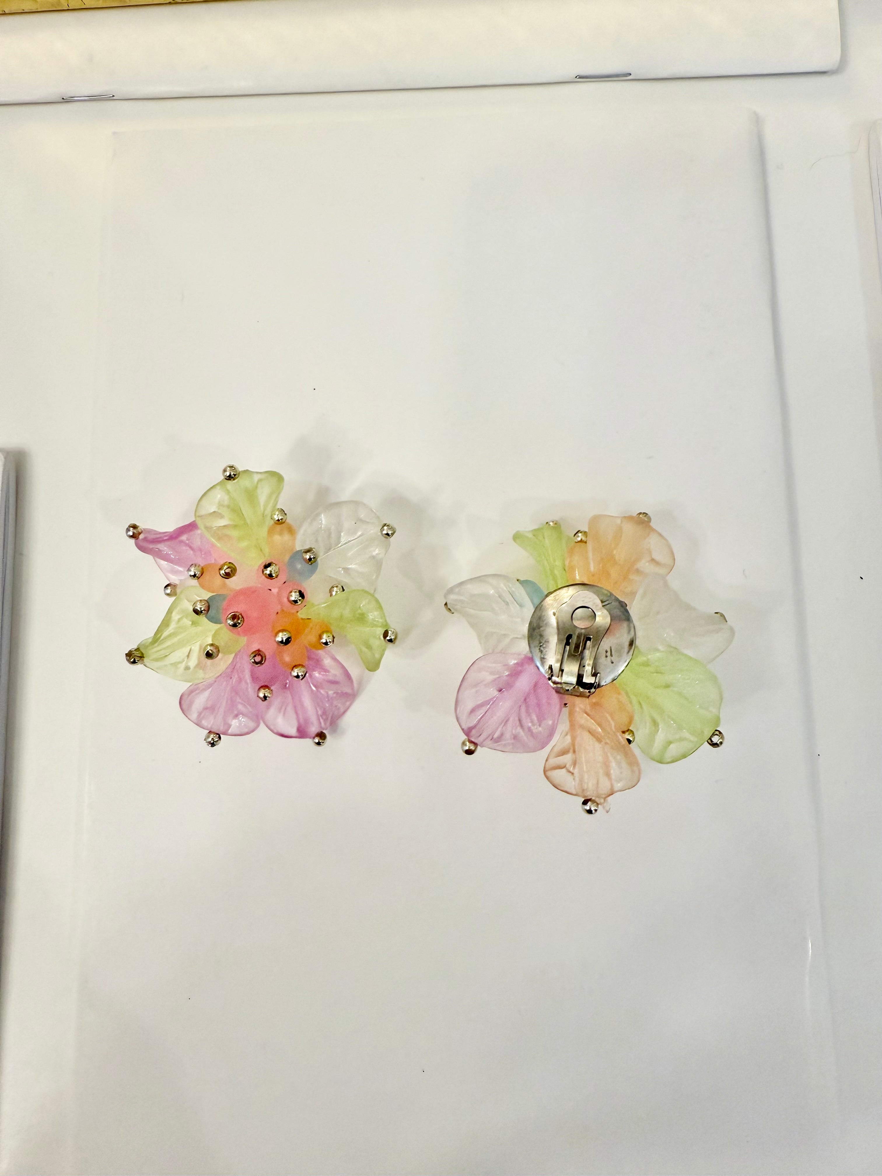 1960's playful, colorful flowers earrings... so feminine