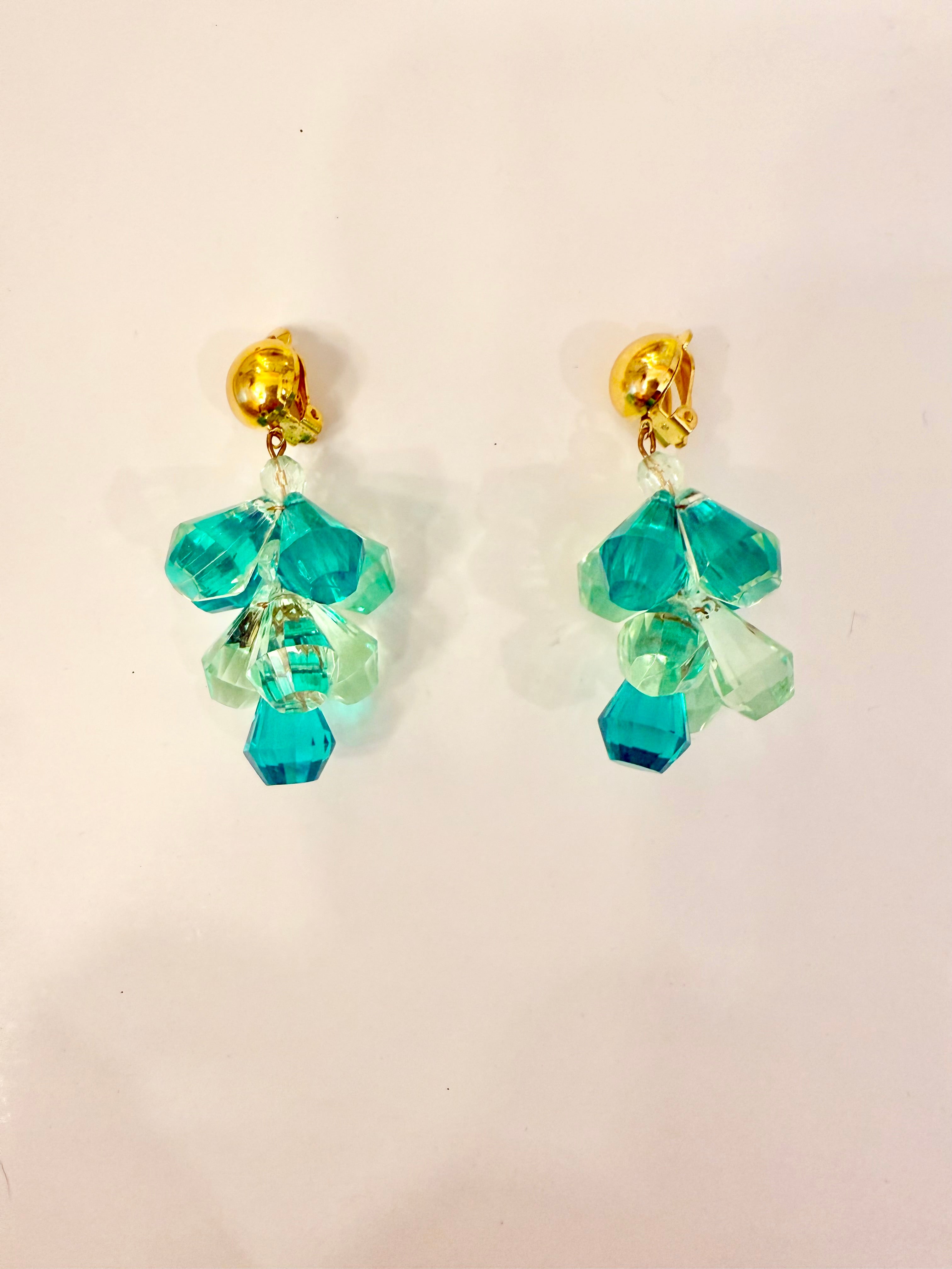 The most charming and colorful cascading monochromatic drop earrings... so elegant