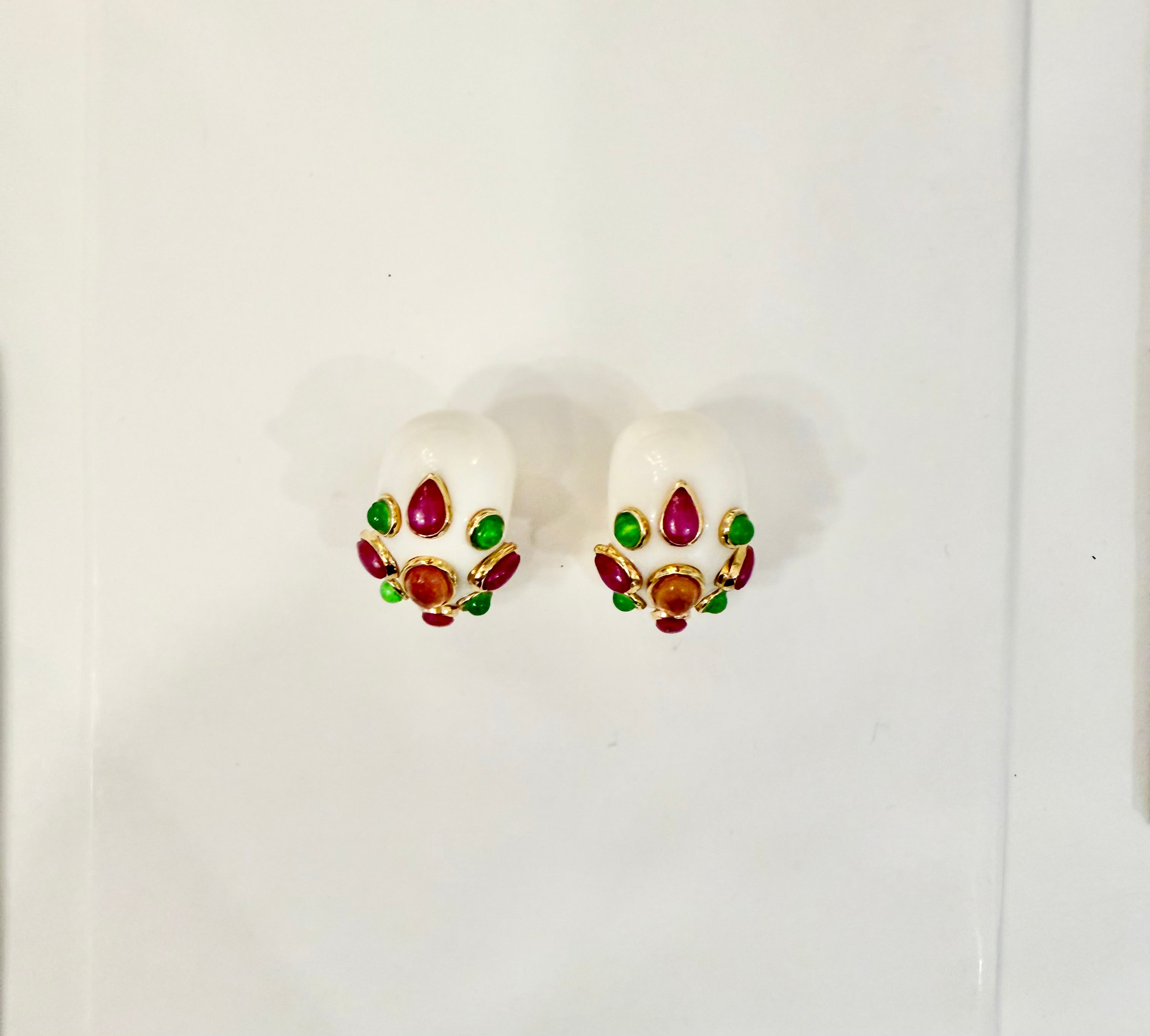 The most extraordinary colorful shrimp style earrings... a true classic