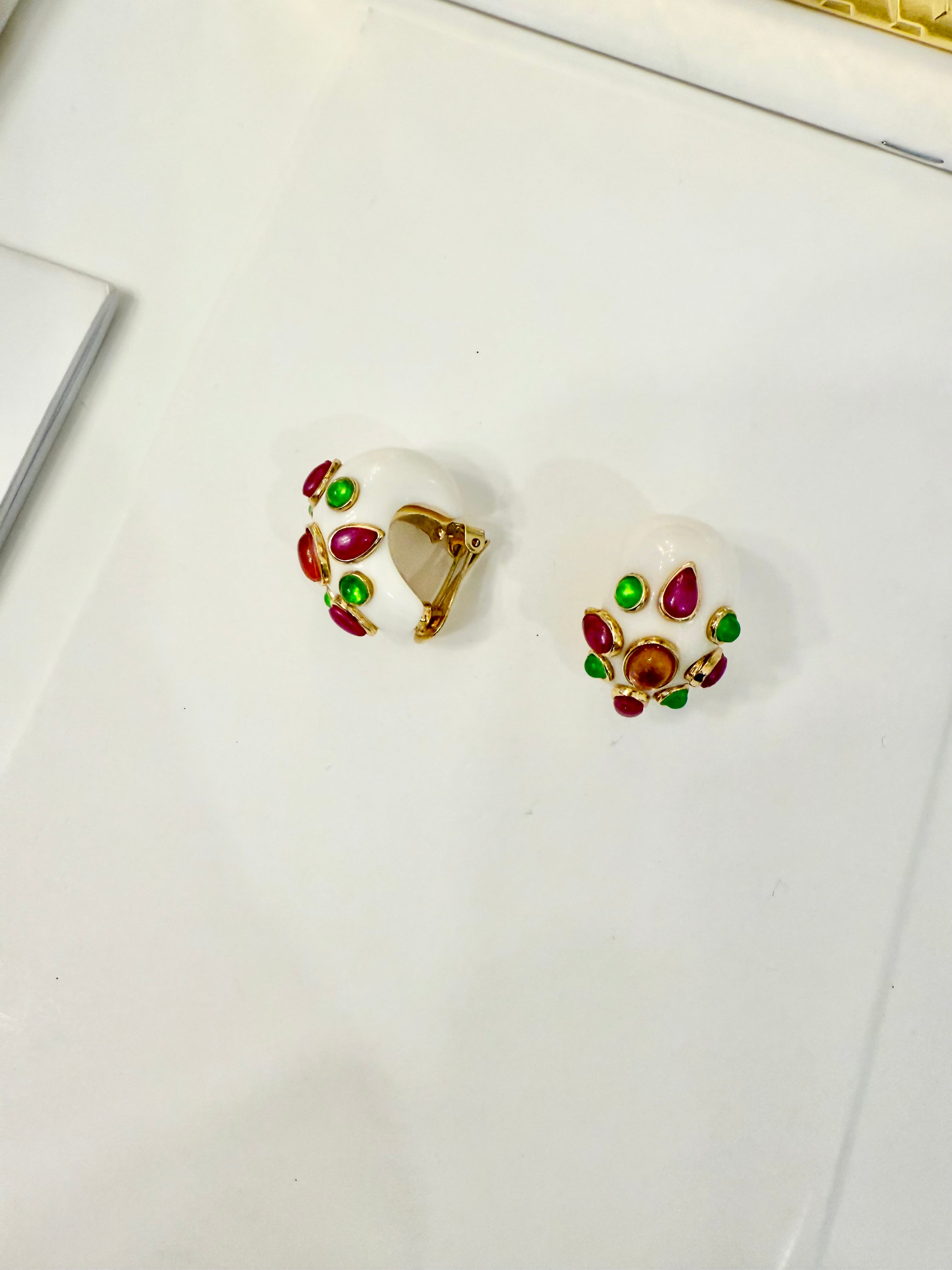 The most extraordinary colorful shrimp style earrings... a true classic