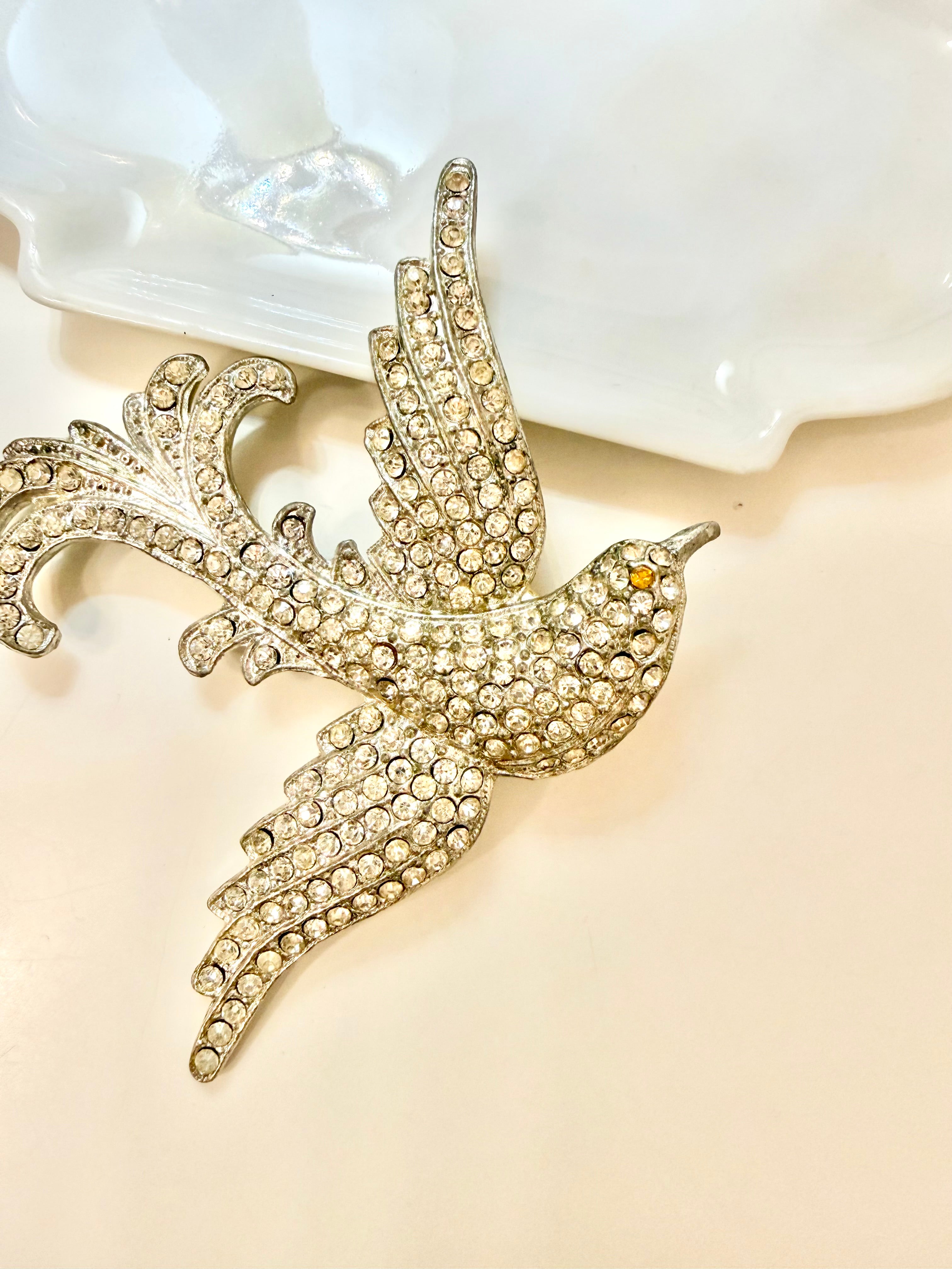 1940's stunning figural brooch...