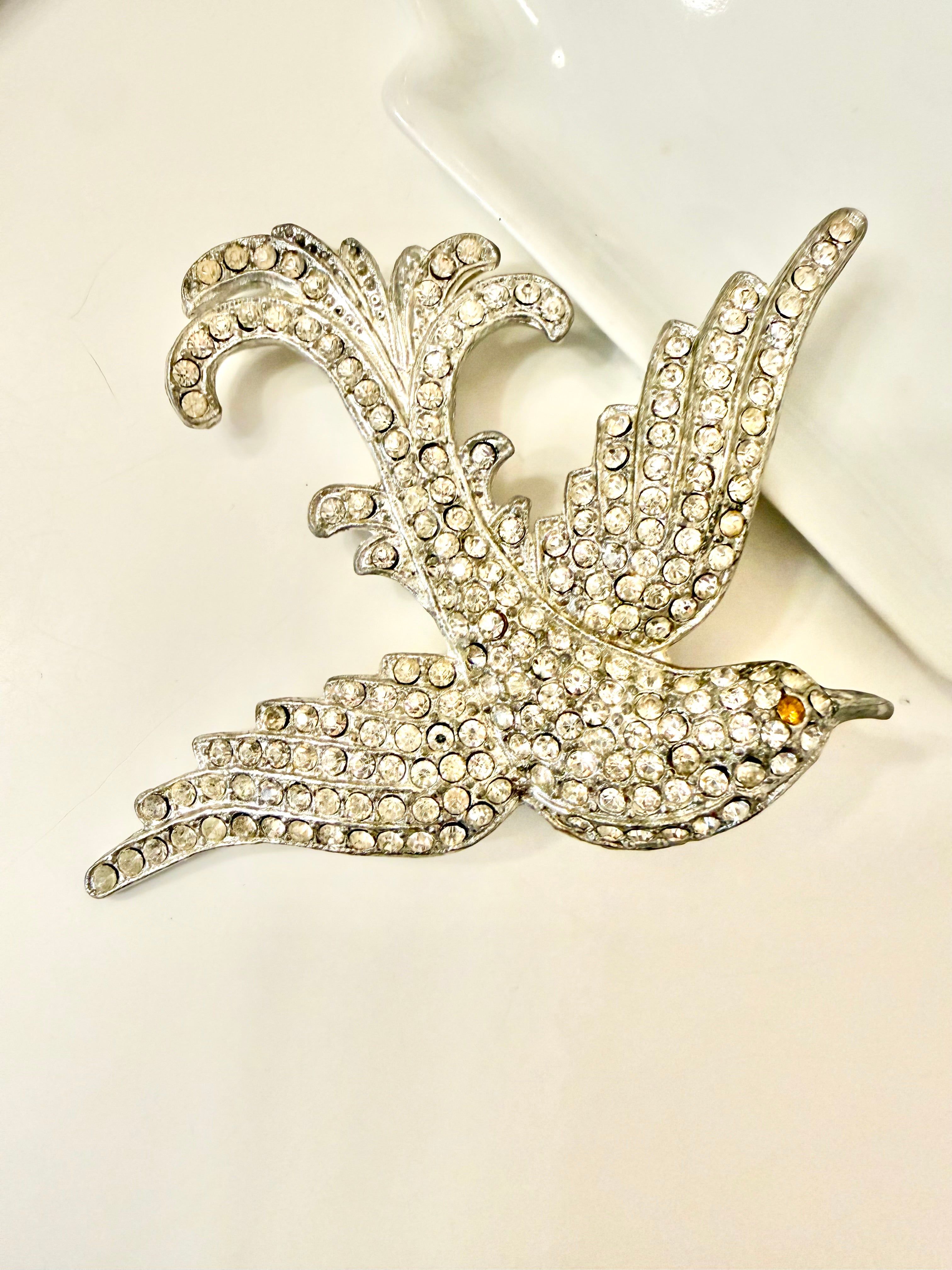 1940's stunning figural brooch...
