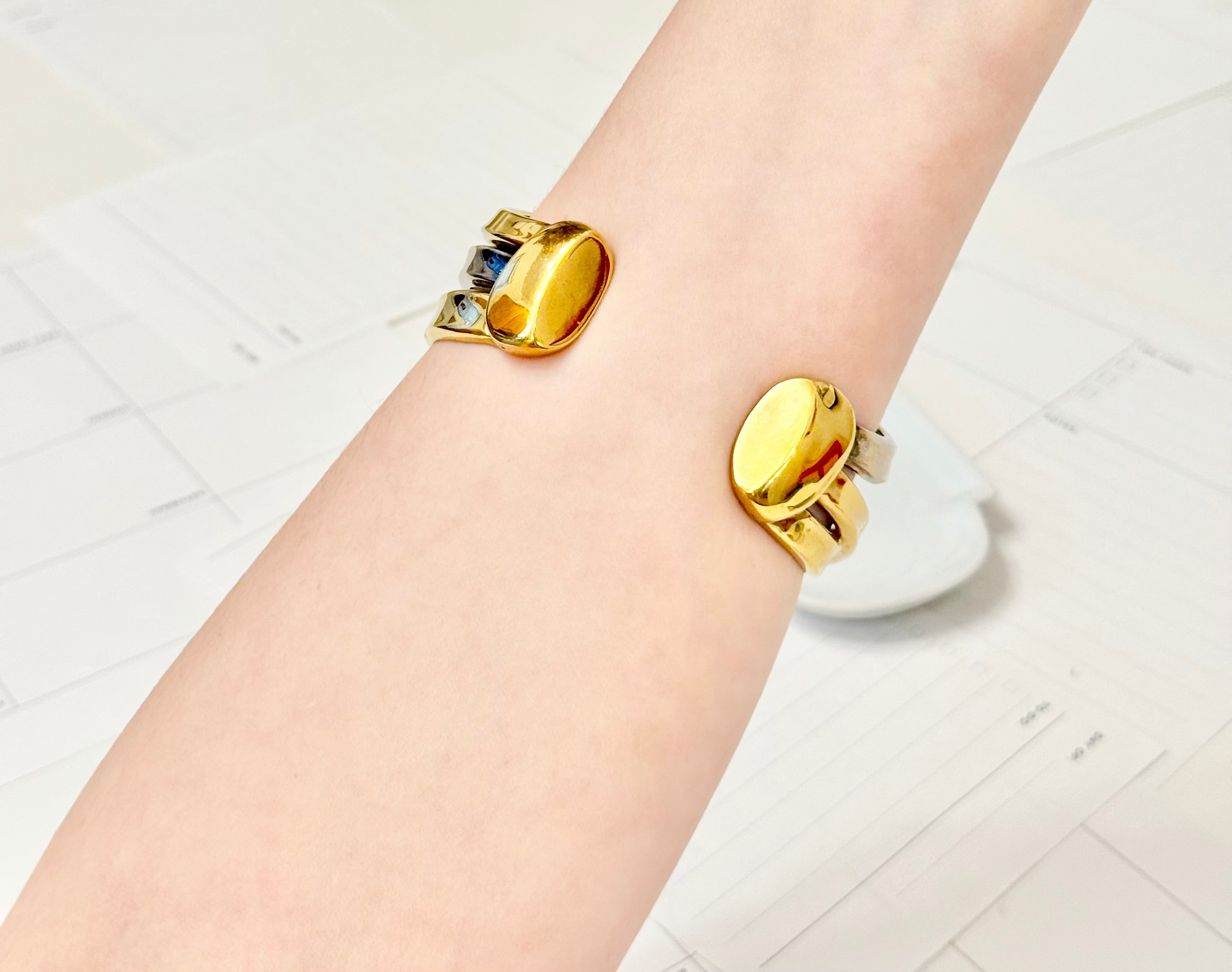 Vintage Robert Lee Morris super elegant bracelet ....