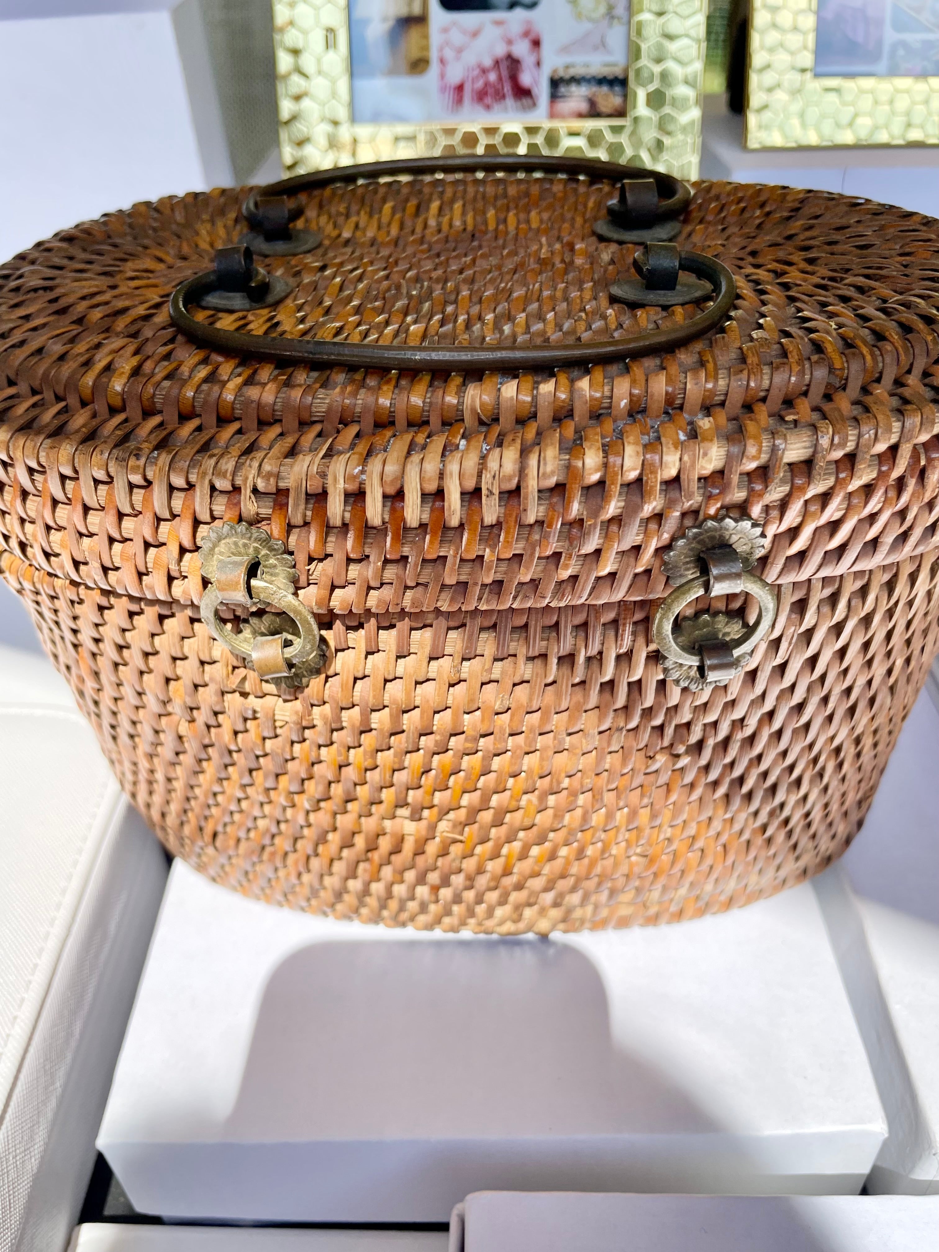 The Preppy gal and her love of a classy basket bag!