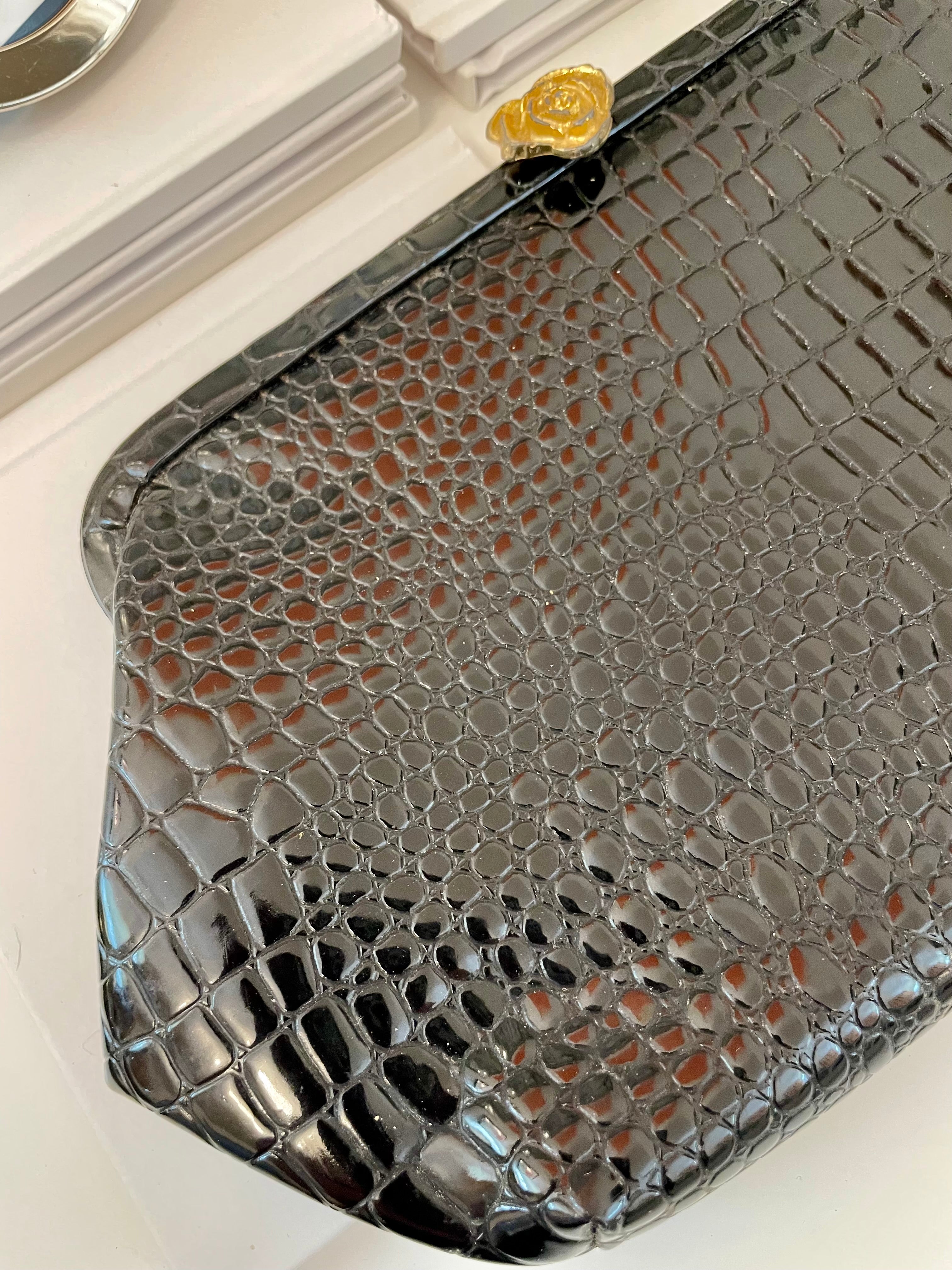 The Socialite and her love of the classy, and the timeless! This faux croco clutch bag is truly divine.
