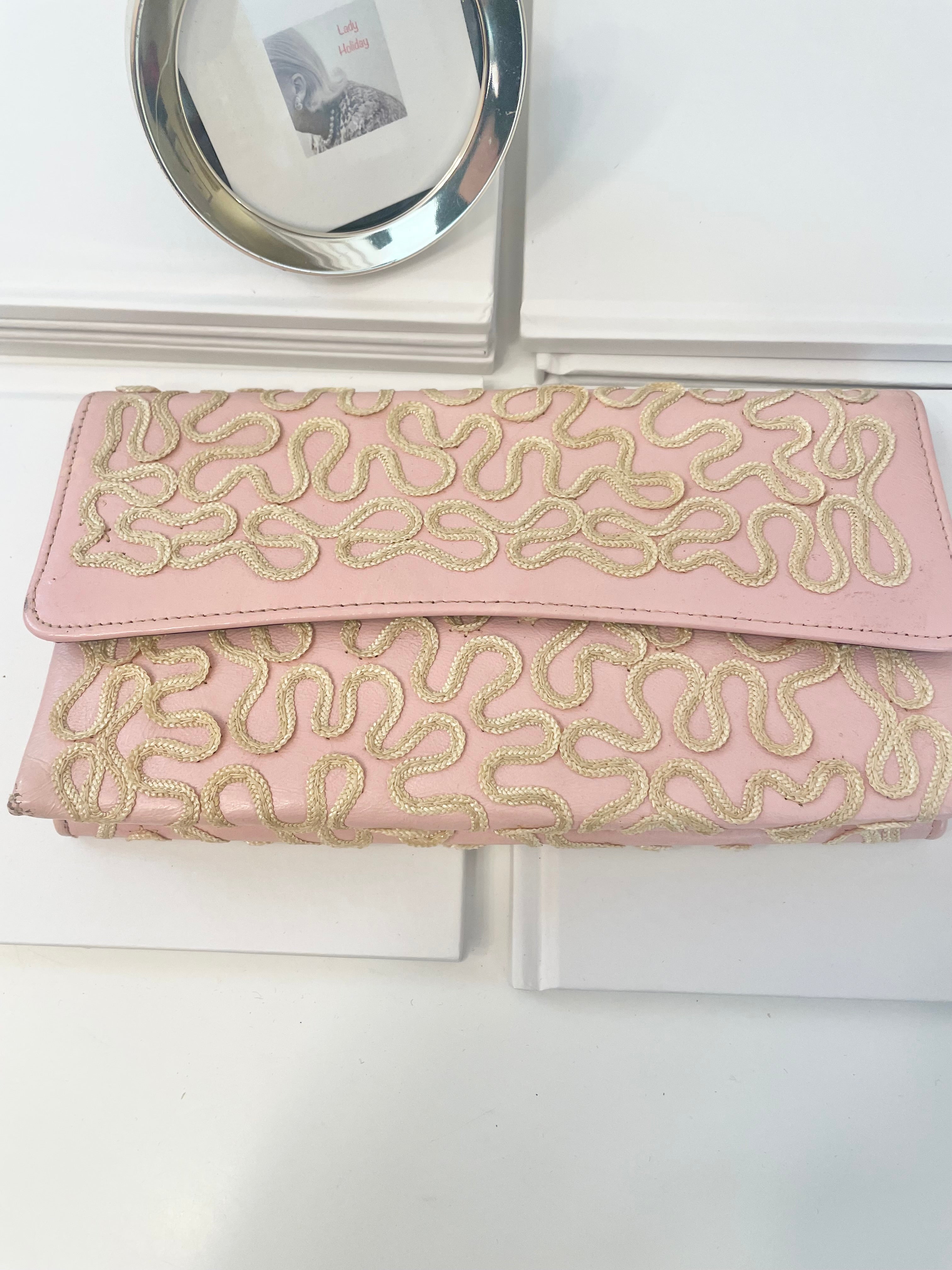Vintage fabulous feminine soft pink clutch bag... so elegant