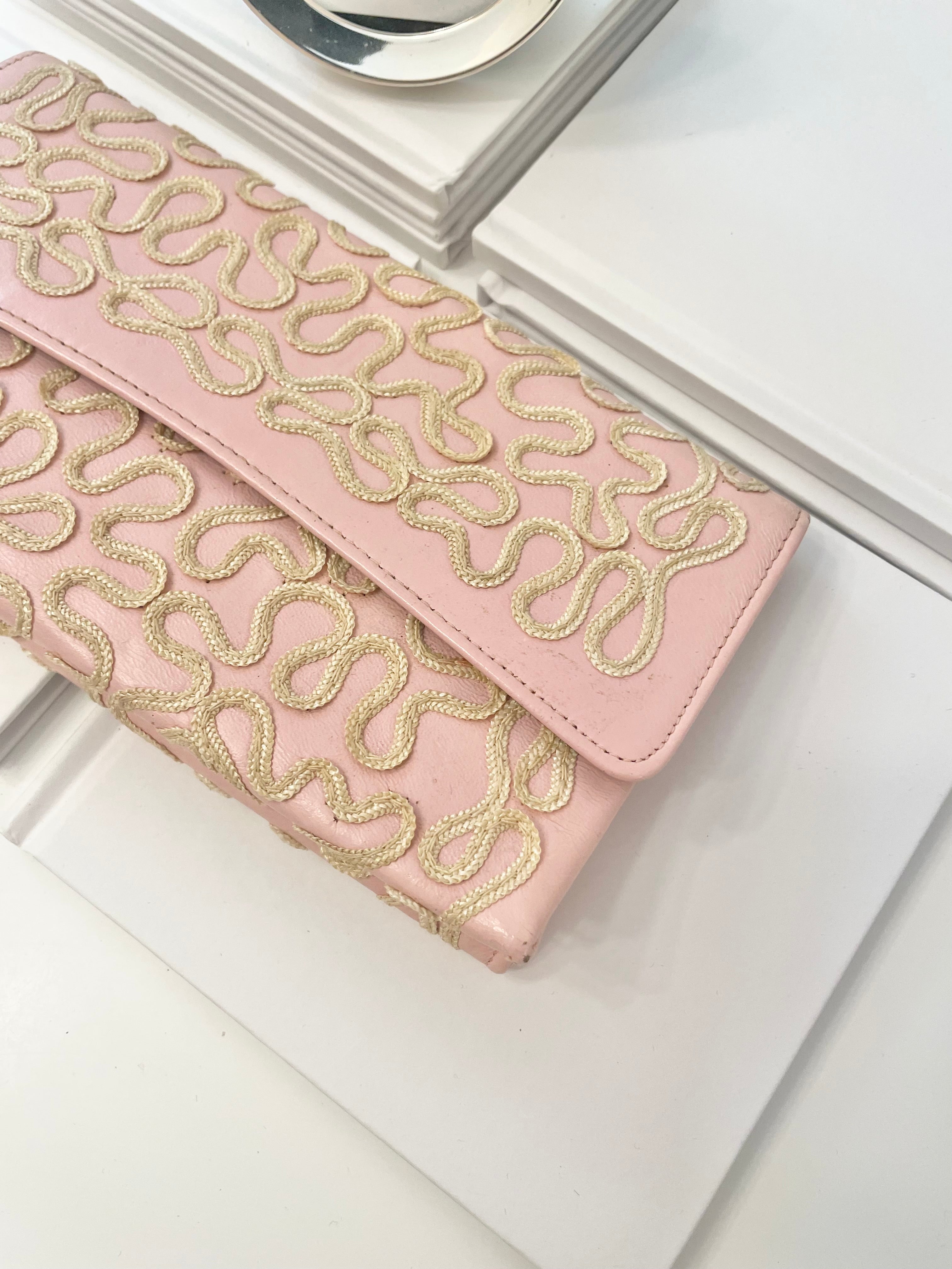 Vintage fabulous feminine soft pink clutch bag... so elegant