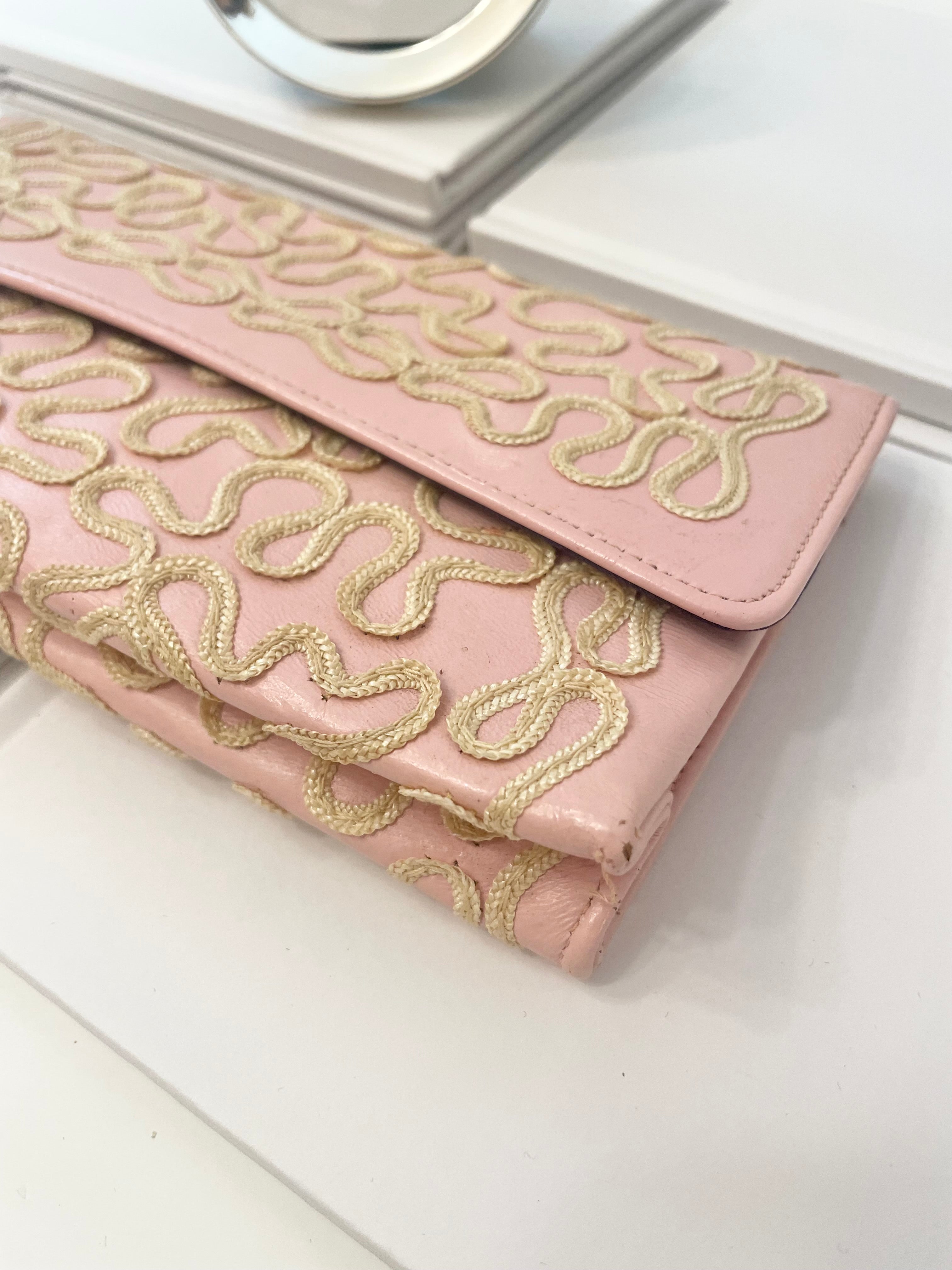 Vintage fabulous feminine soft pink clutch bag... so elegant