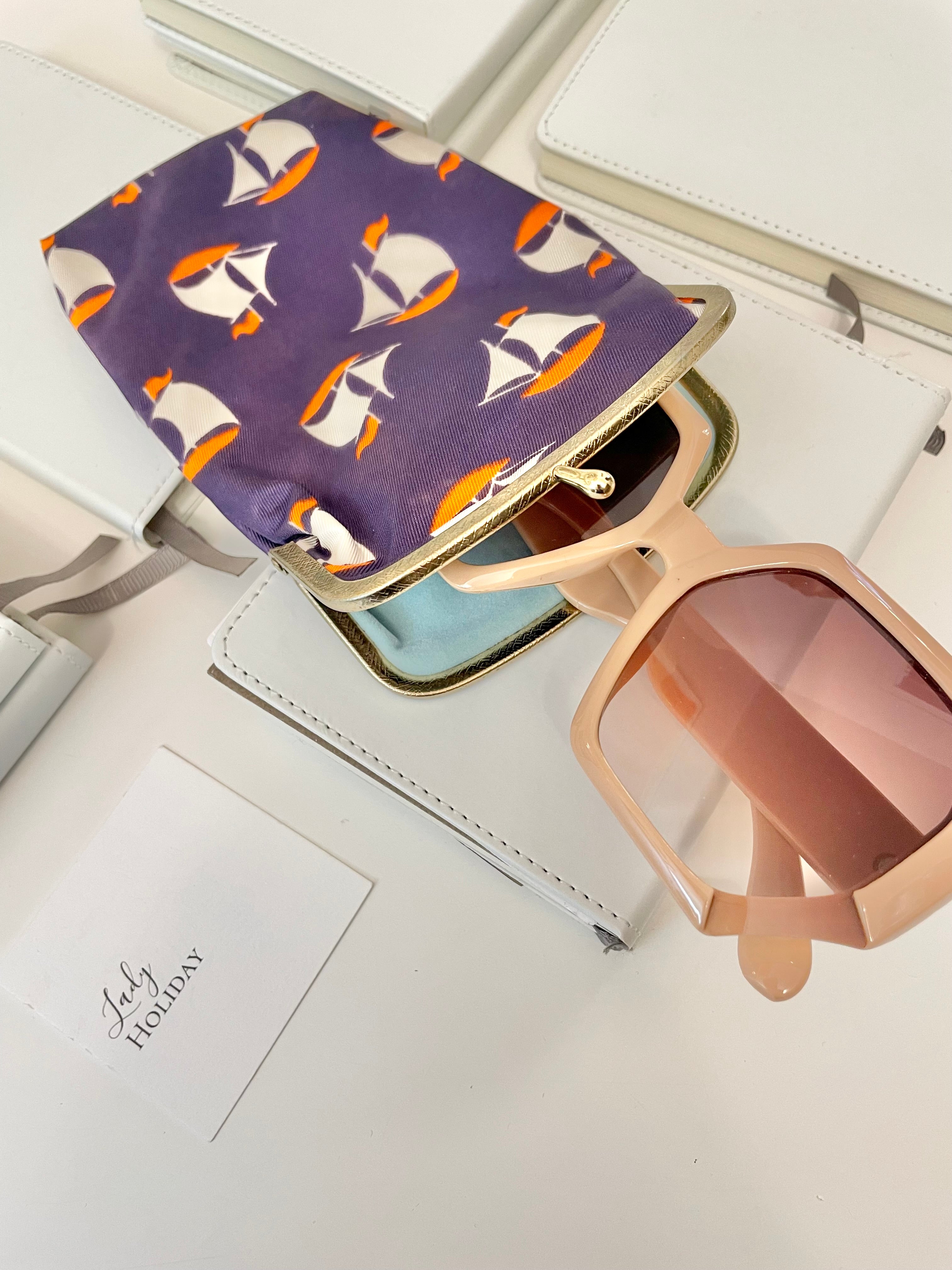 The Preppy Girl Society super chic, sailboat motif sunglass case... so preppy!