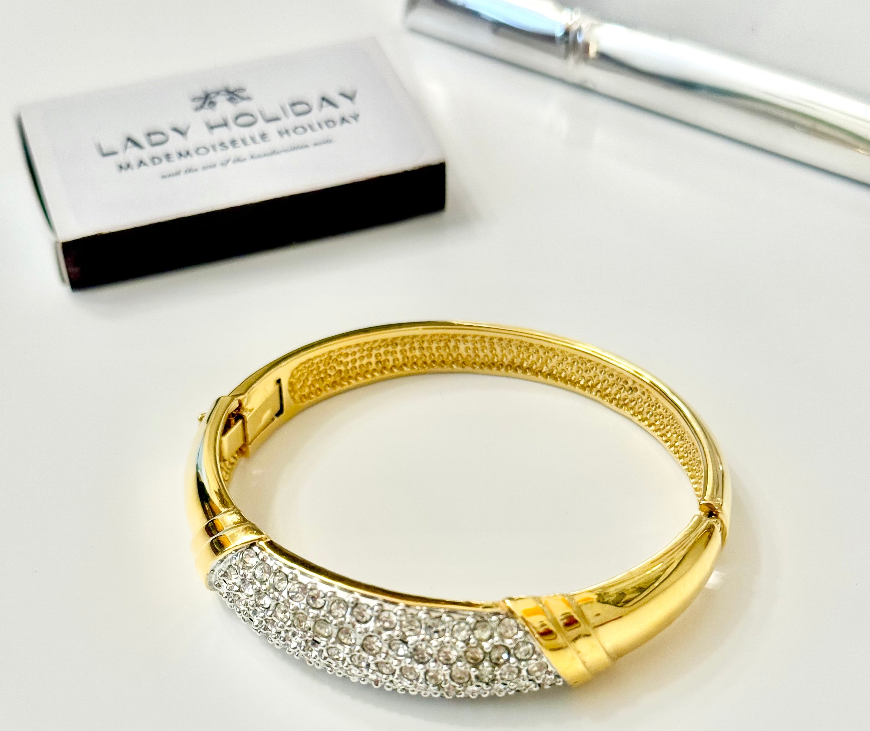 The most divine royal looking bracelet.