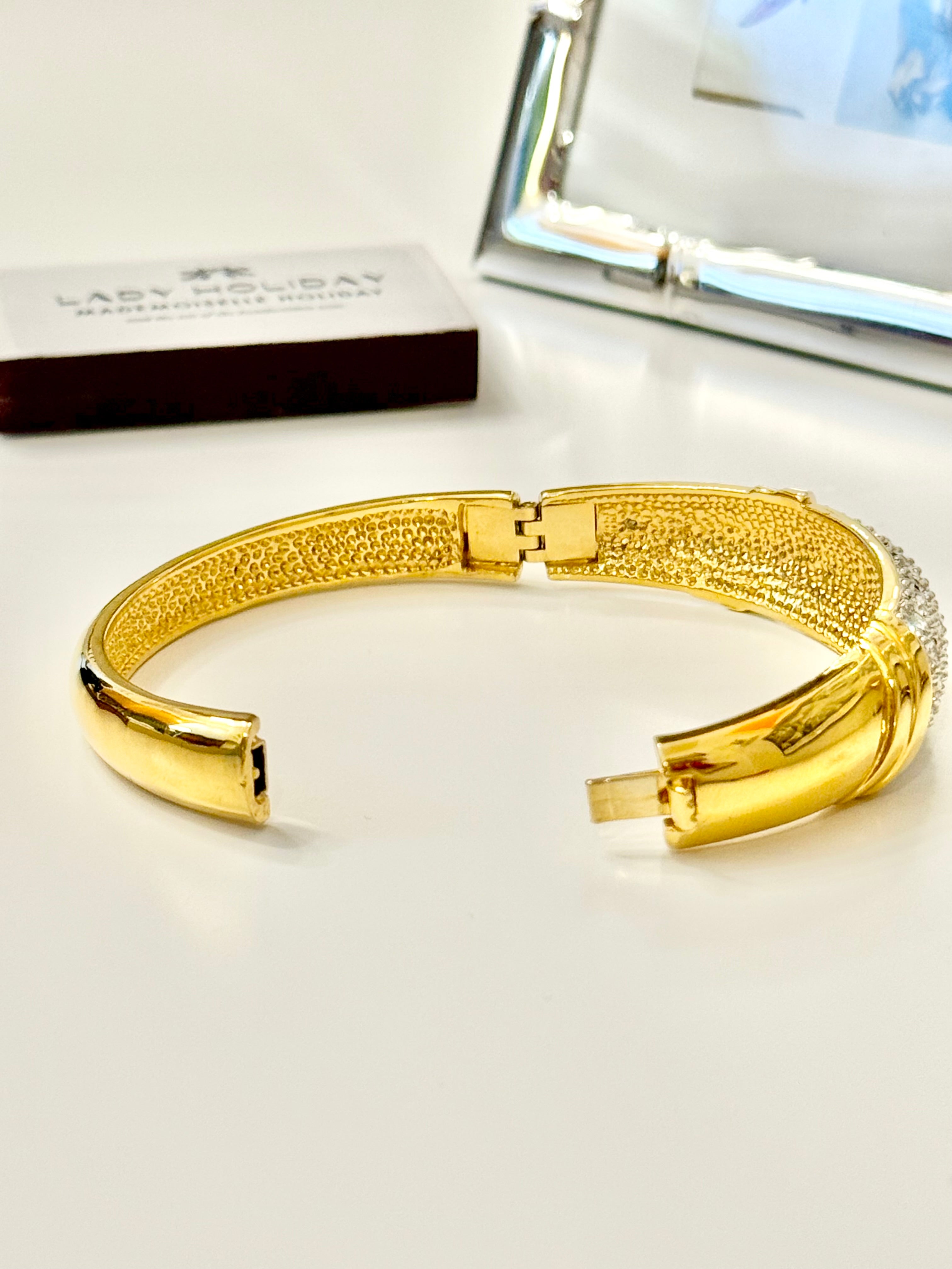 The most divine royal looking bracelet.