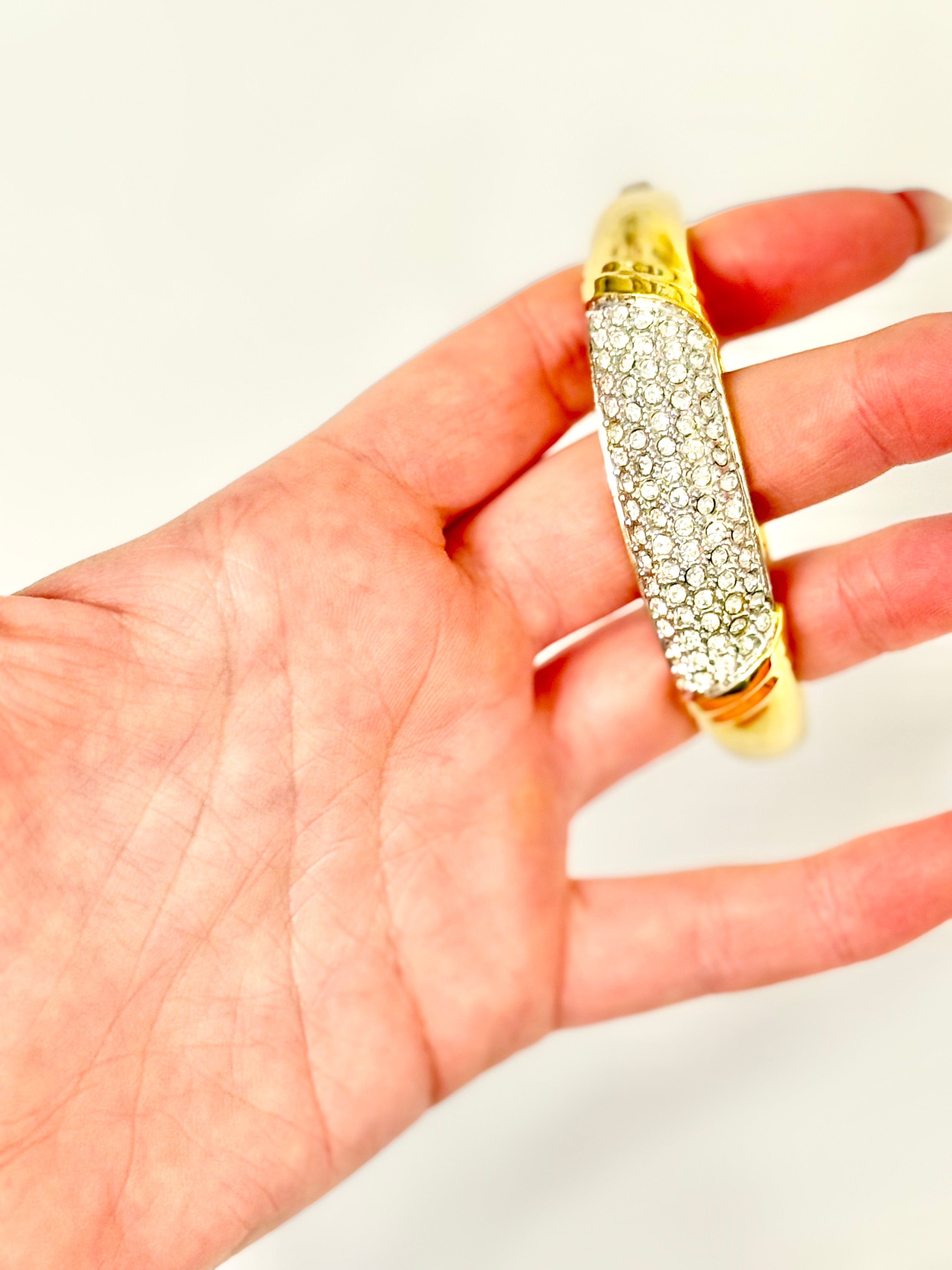 The most divine royal looking bracelet.