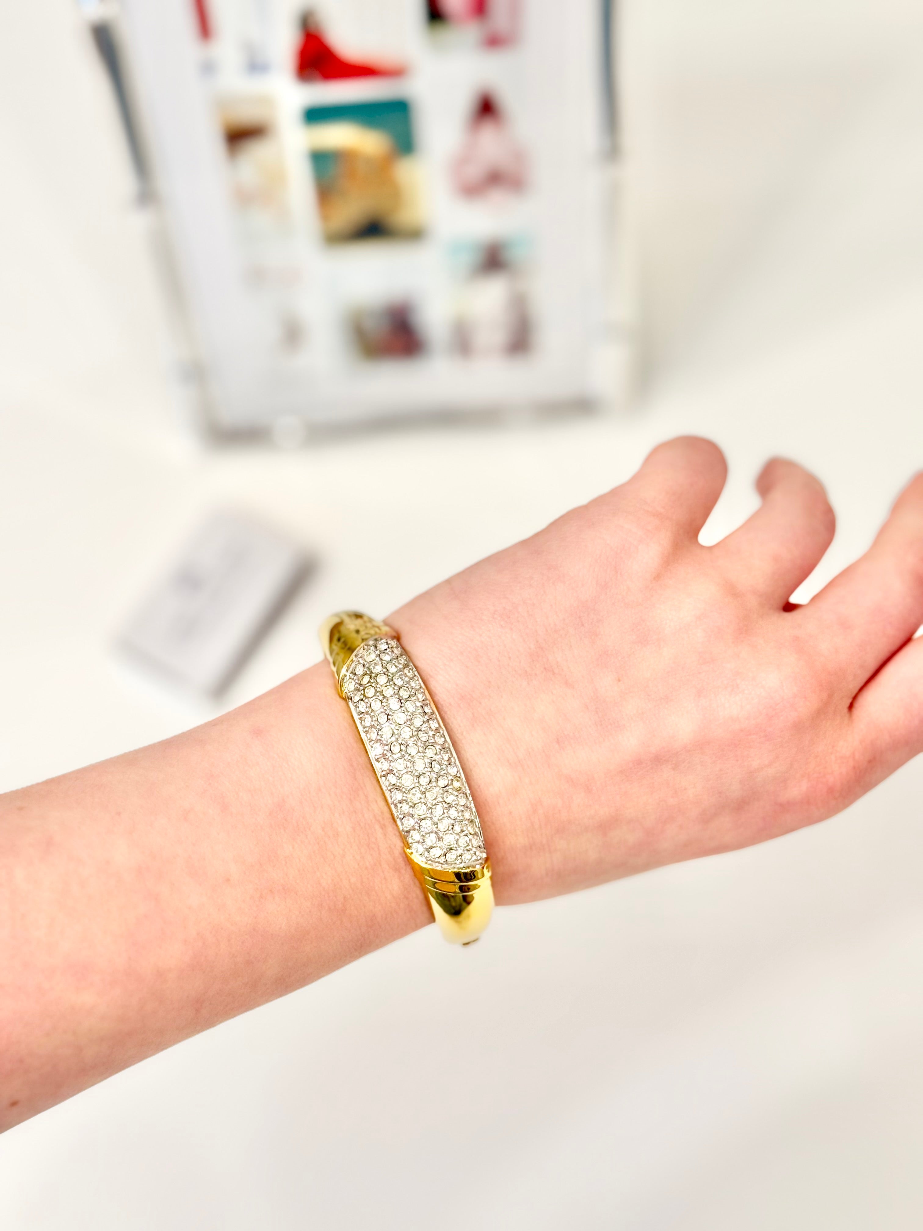 The most divine royal looking bracelet.