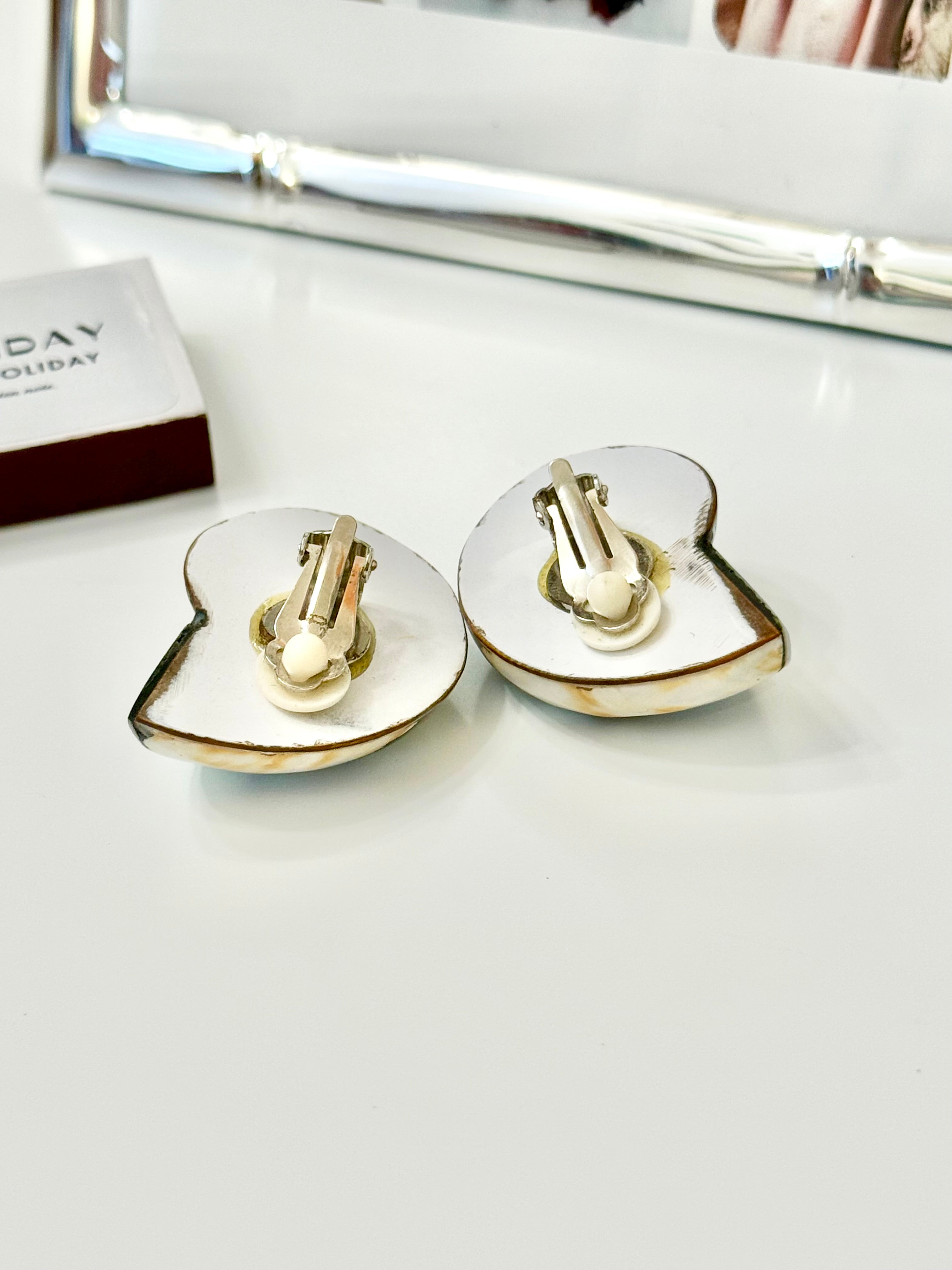 That summer... these shell earrings are perfection.