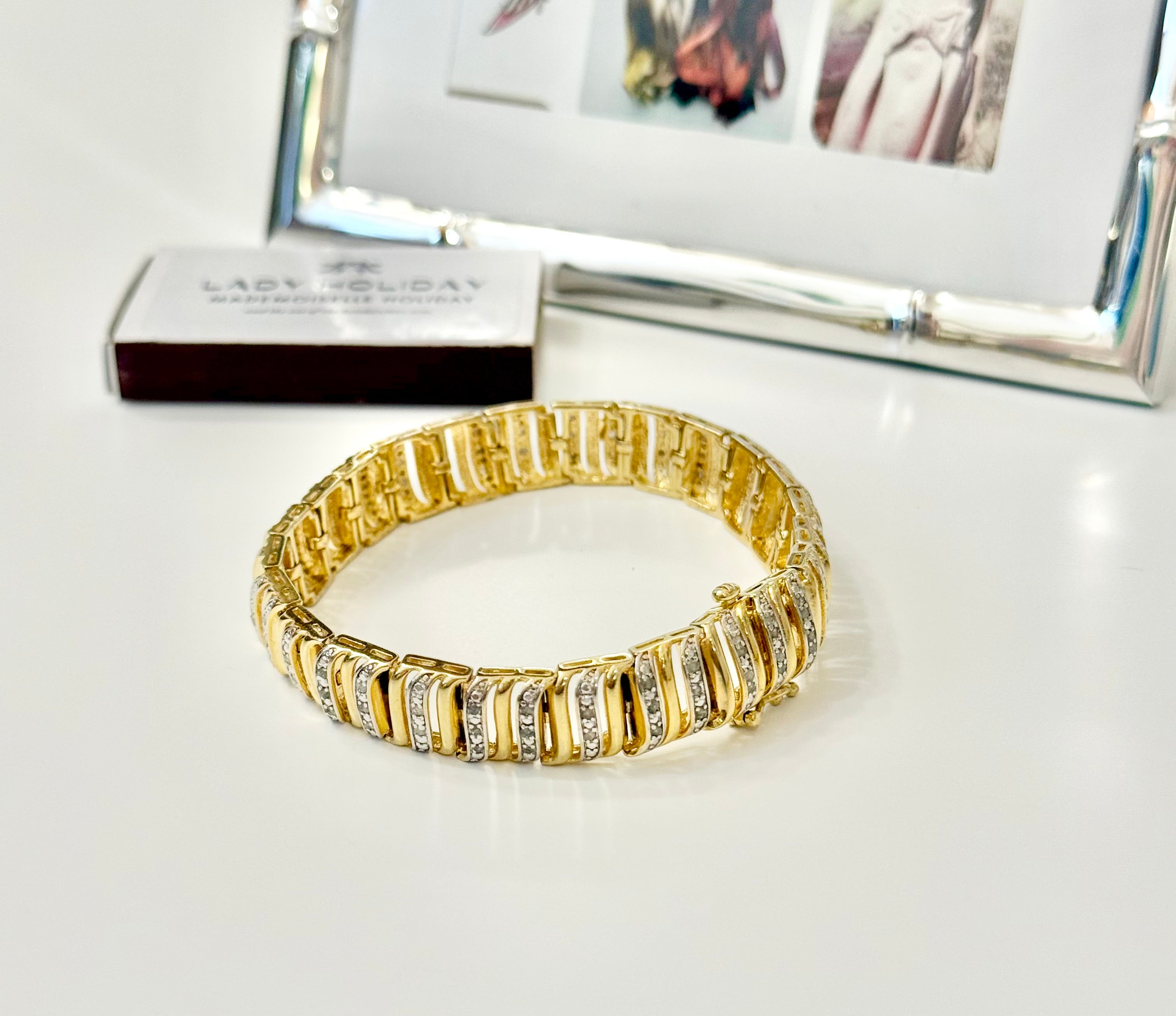 The most divine royal looking bracelet..