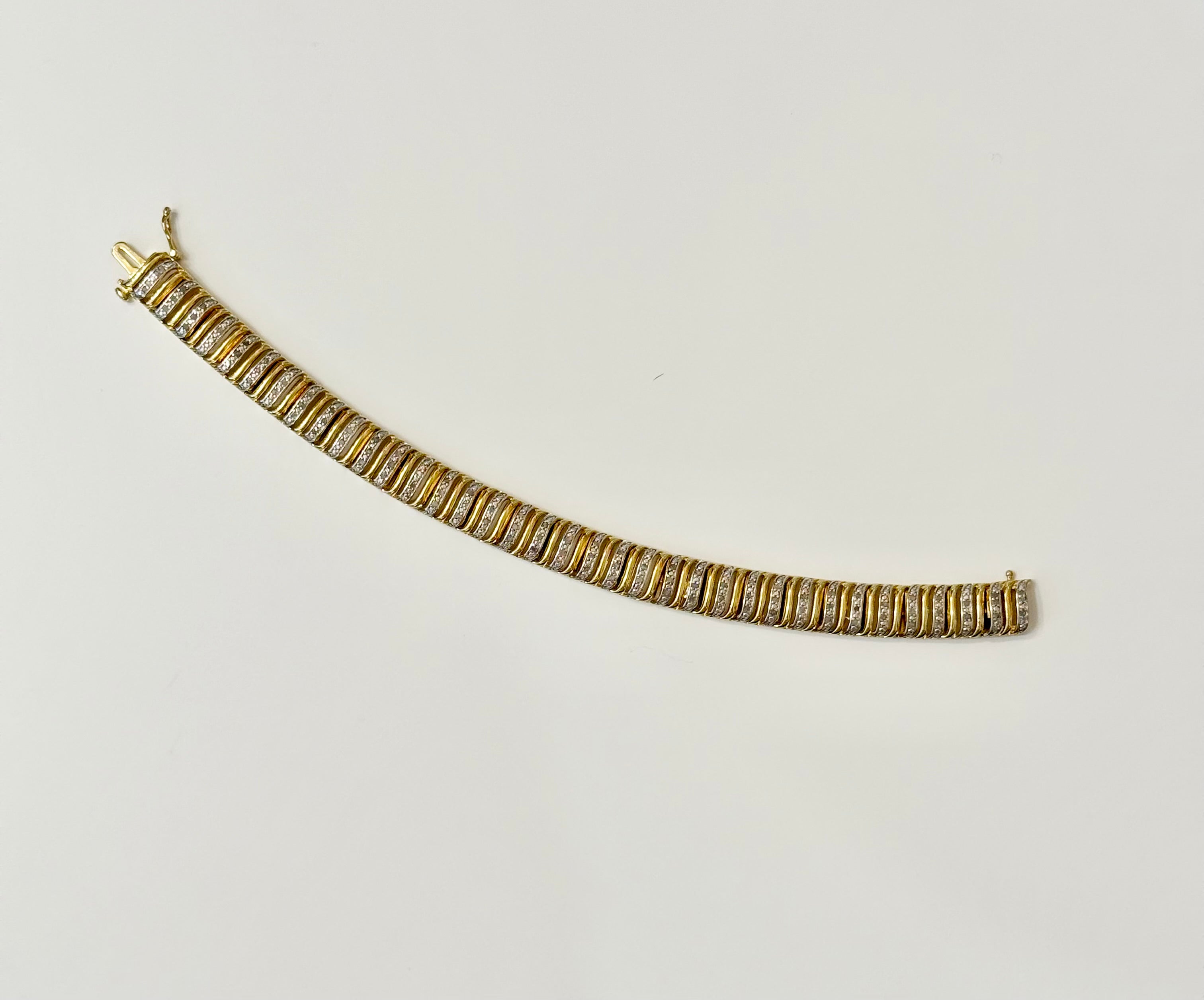 The most divine royal looking bracelet..