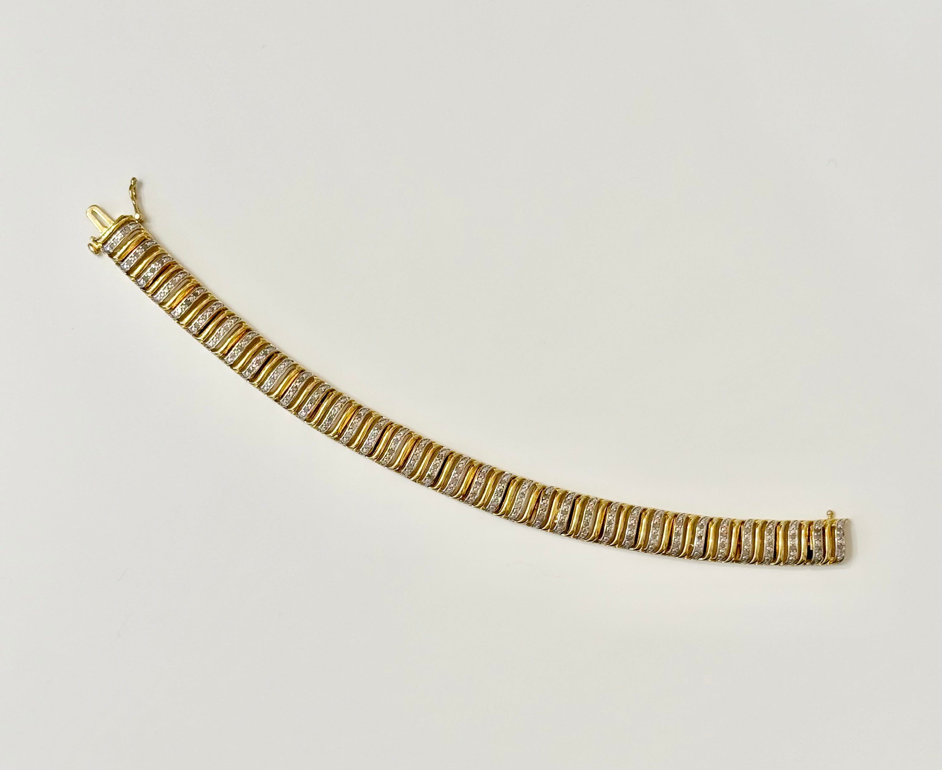 The most divine royal looking bracelet..