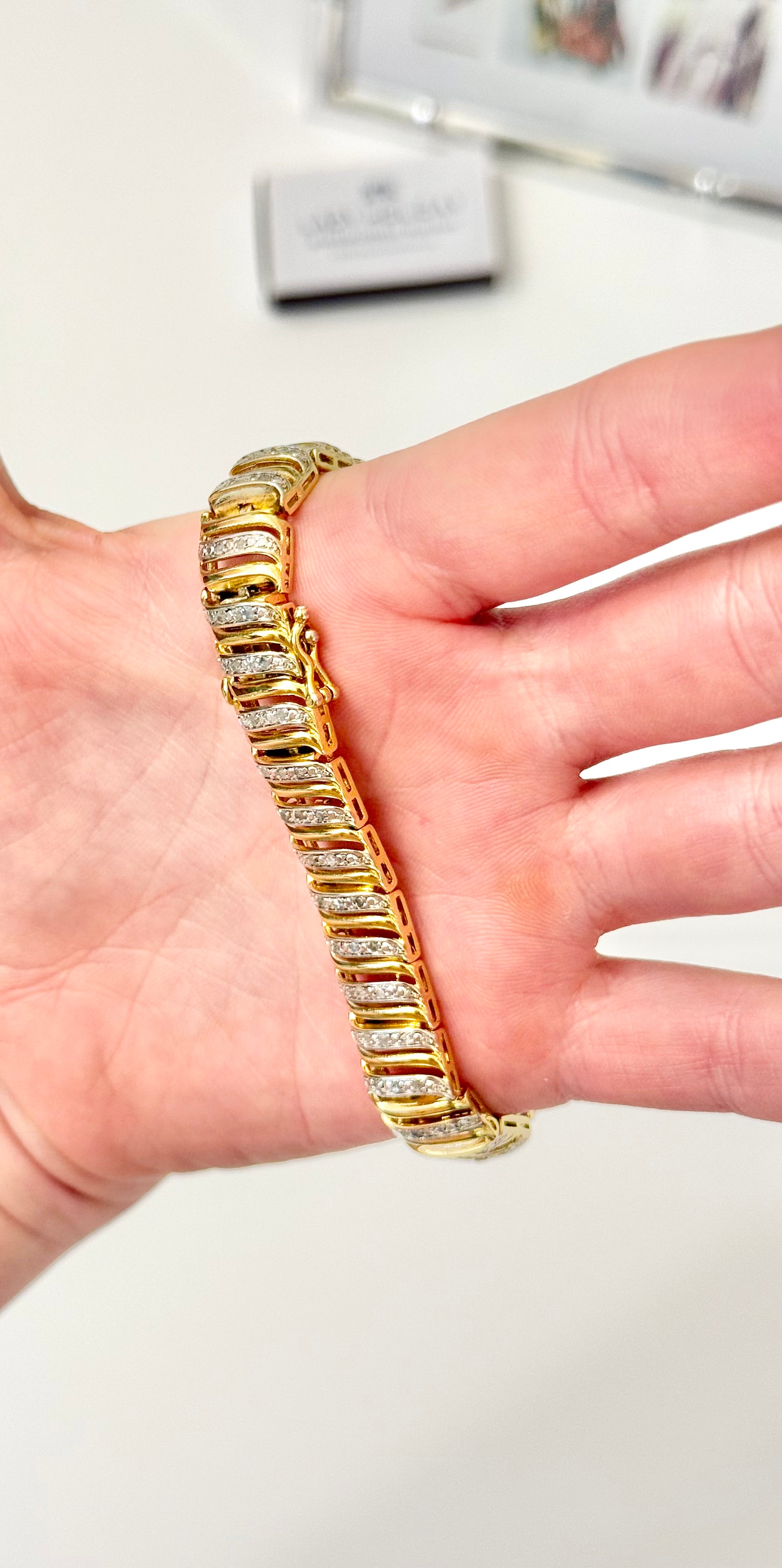 The most divine royal looking bracelet..