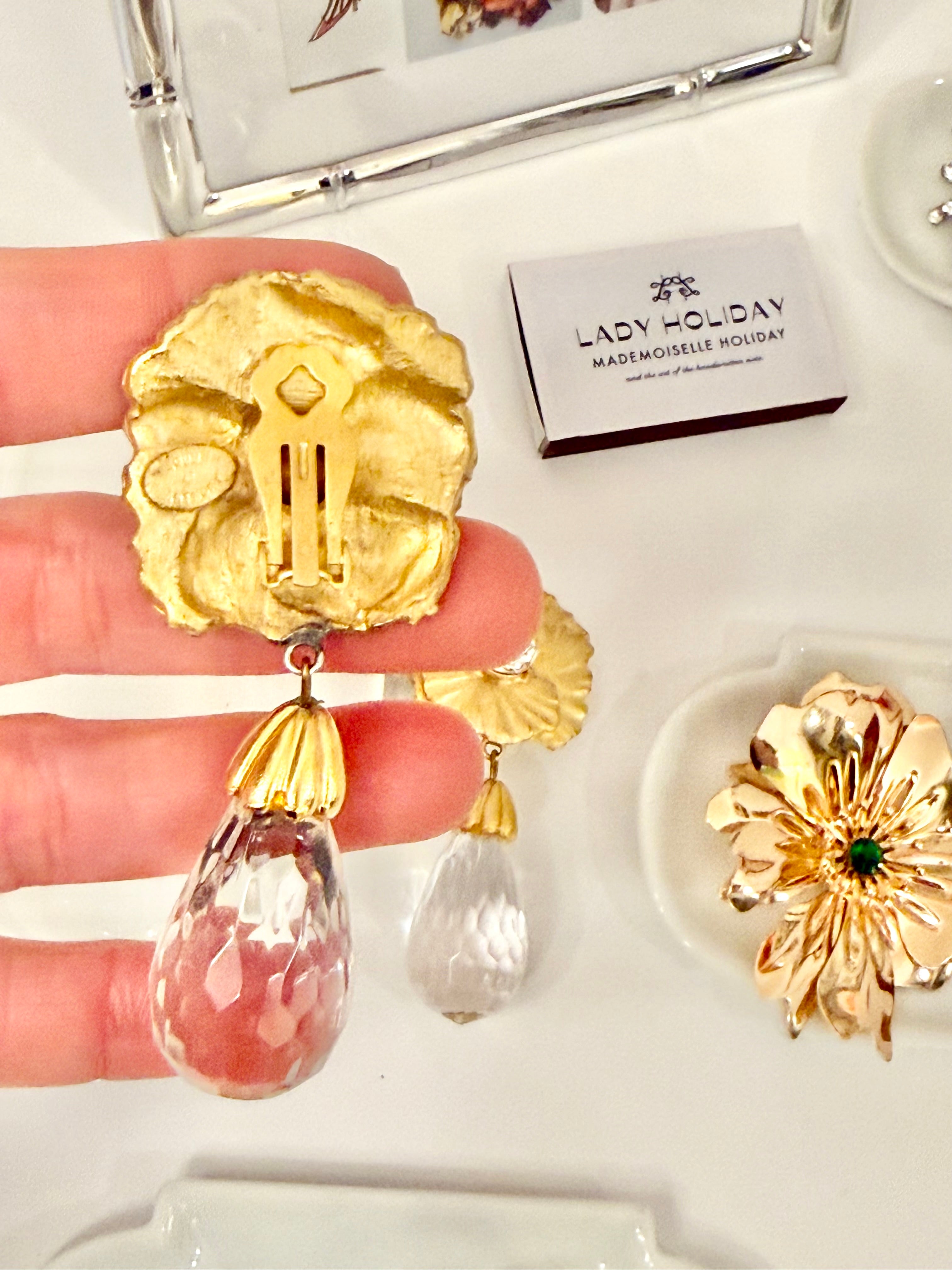 The most divine crystal drop earrings...