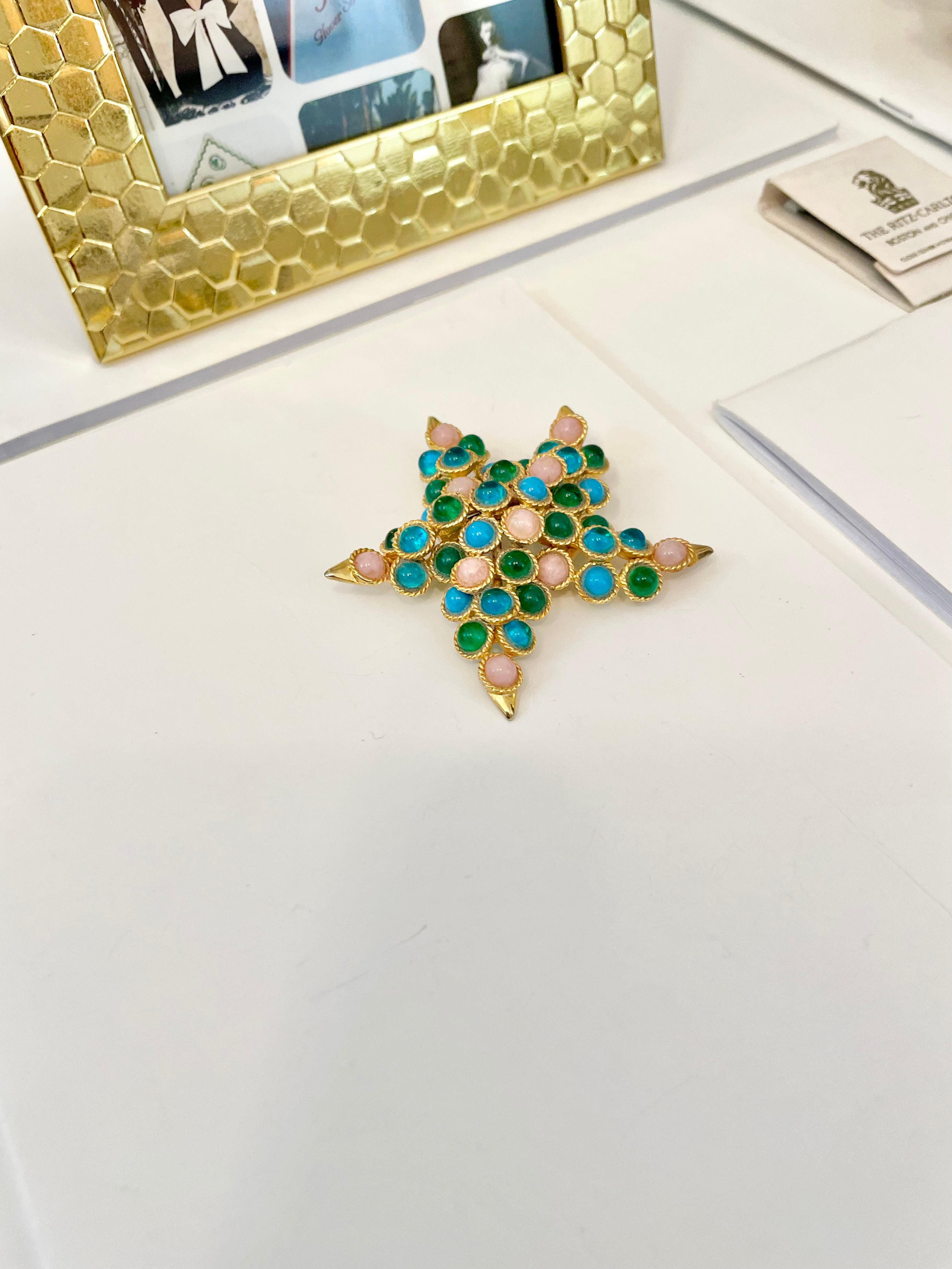 Vintage colorful and feminine starfish brooch.... so classy!