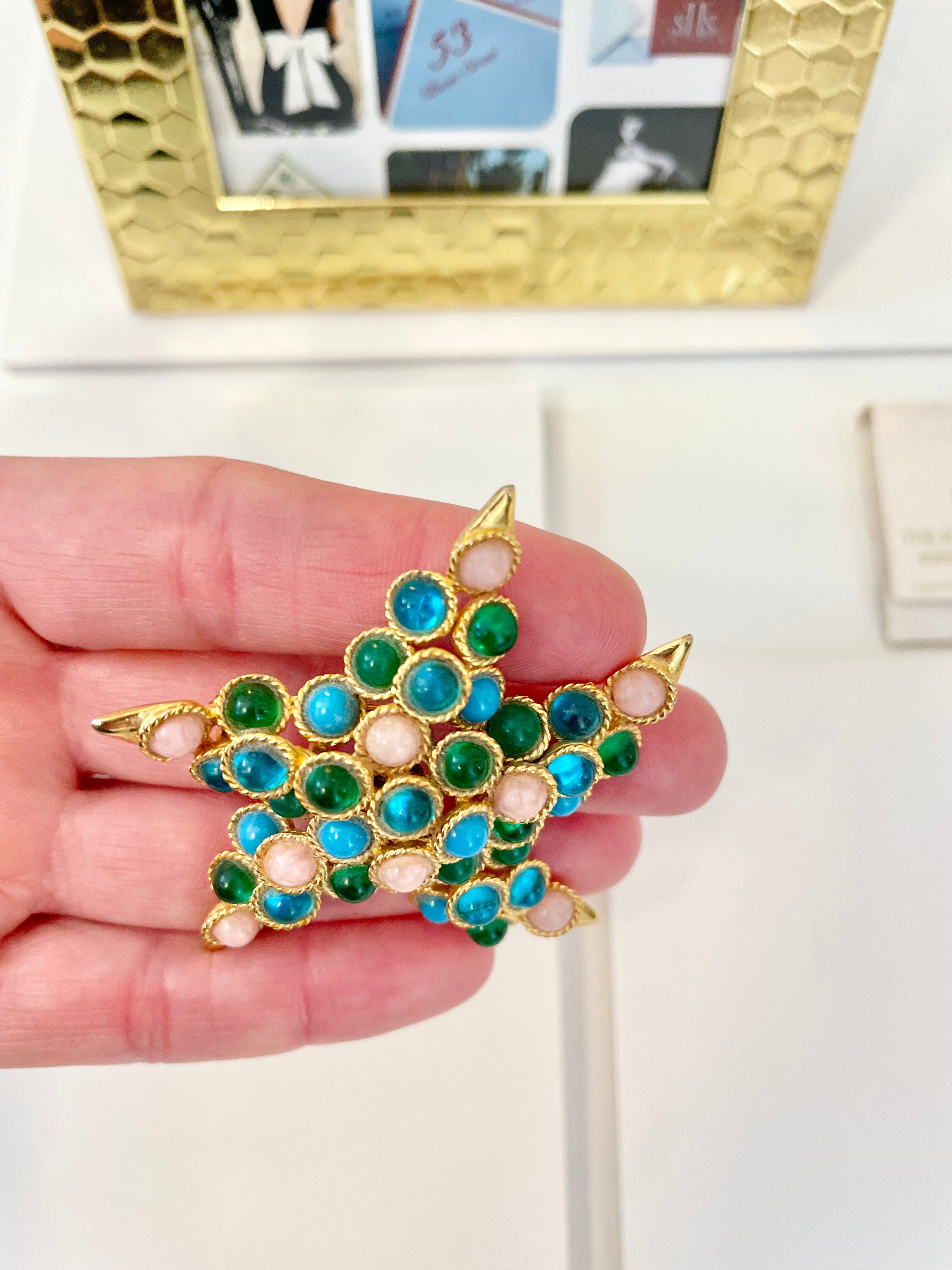 Vintage colorful and feminine starfish brooch.... so classy!