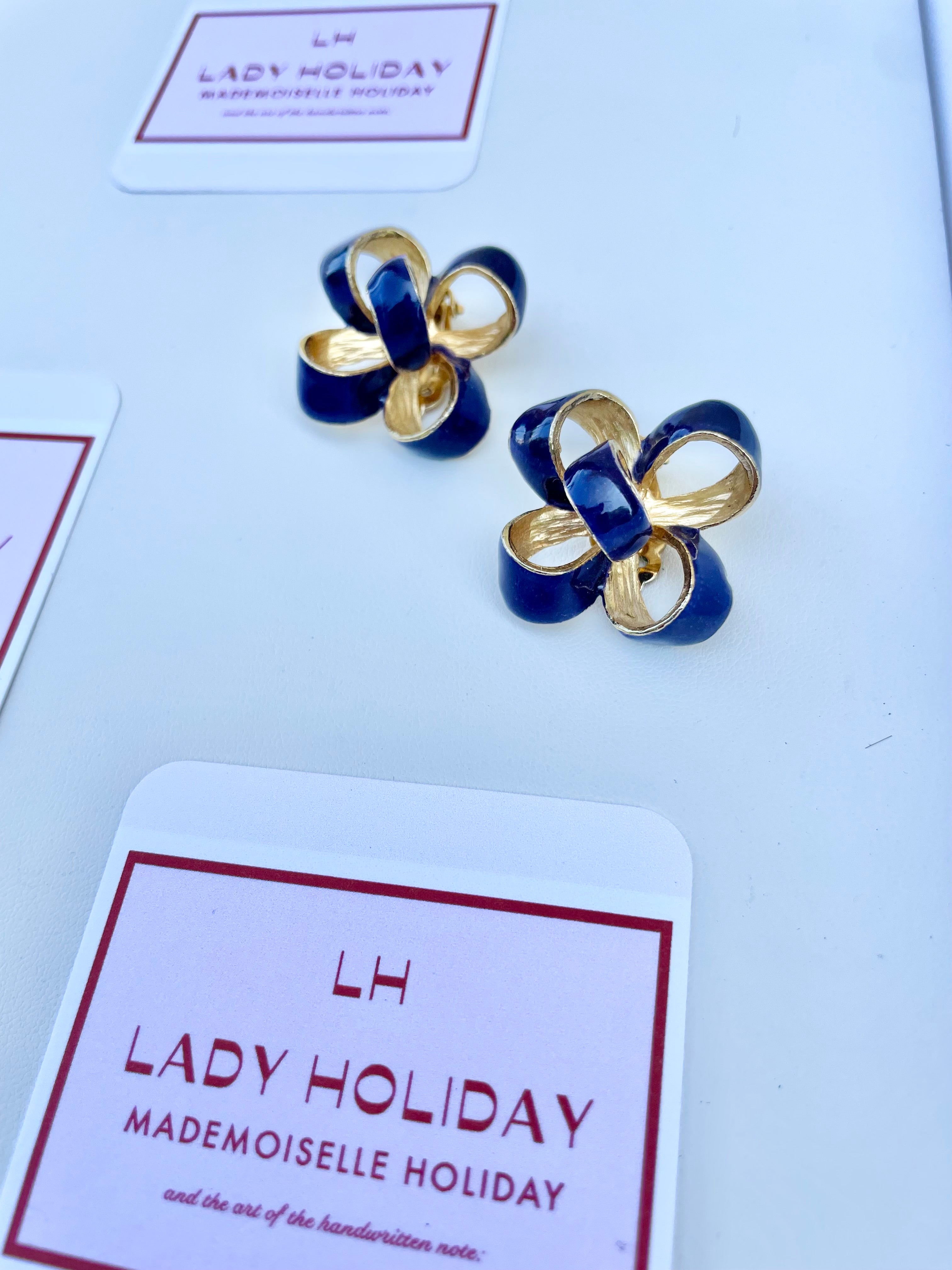 The most lovely purple bow earrings... so feminine!