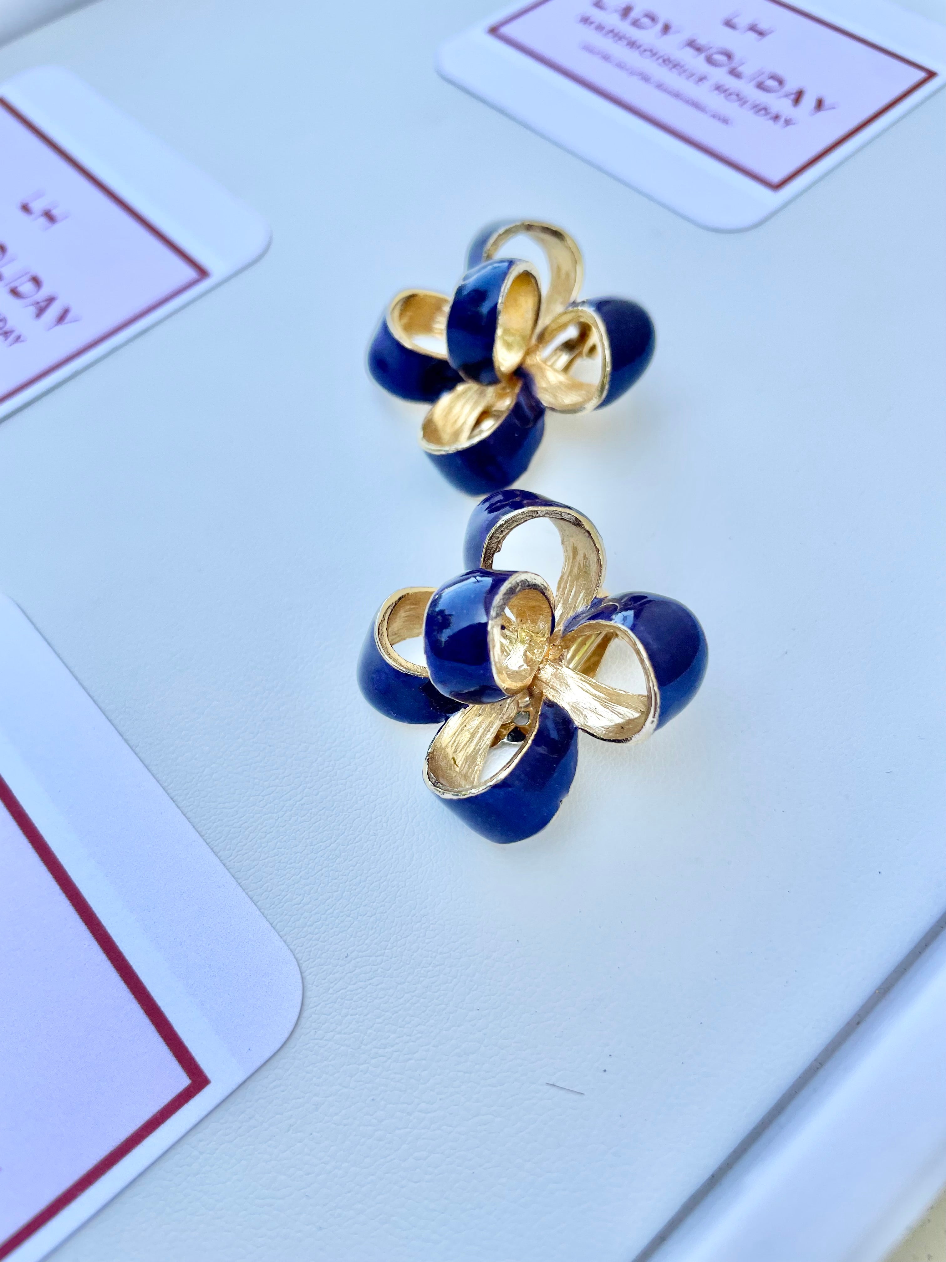 The most lovely purple bow earrings... so feminine!