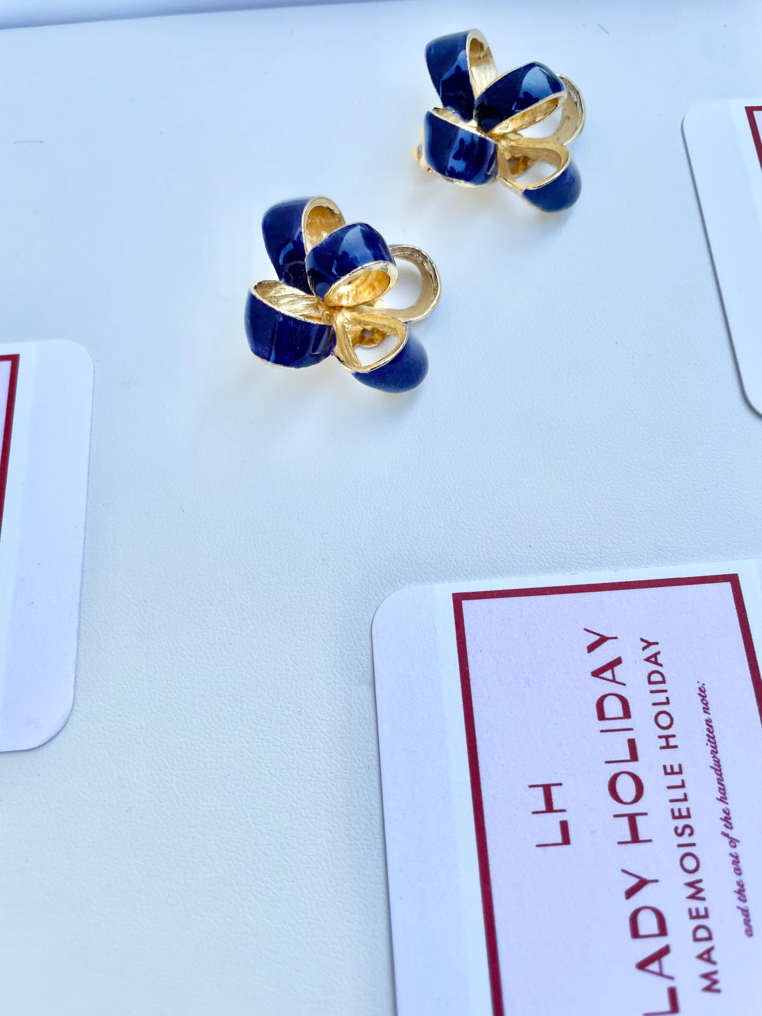 The most lovely purple bow earrings... so feminine!