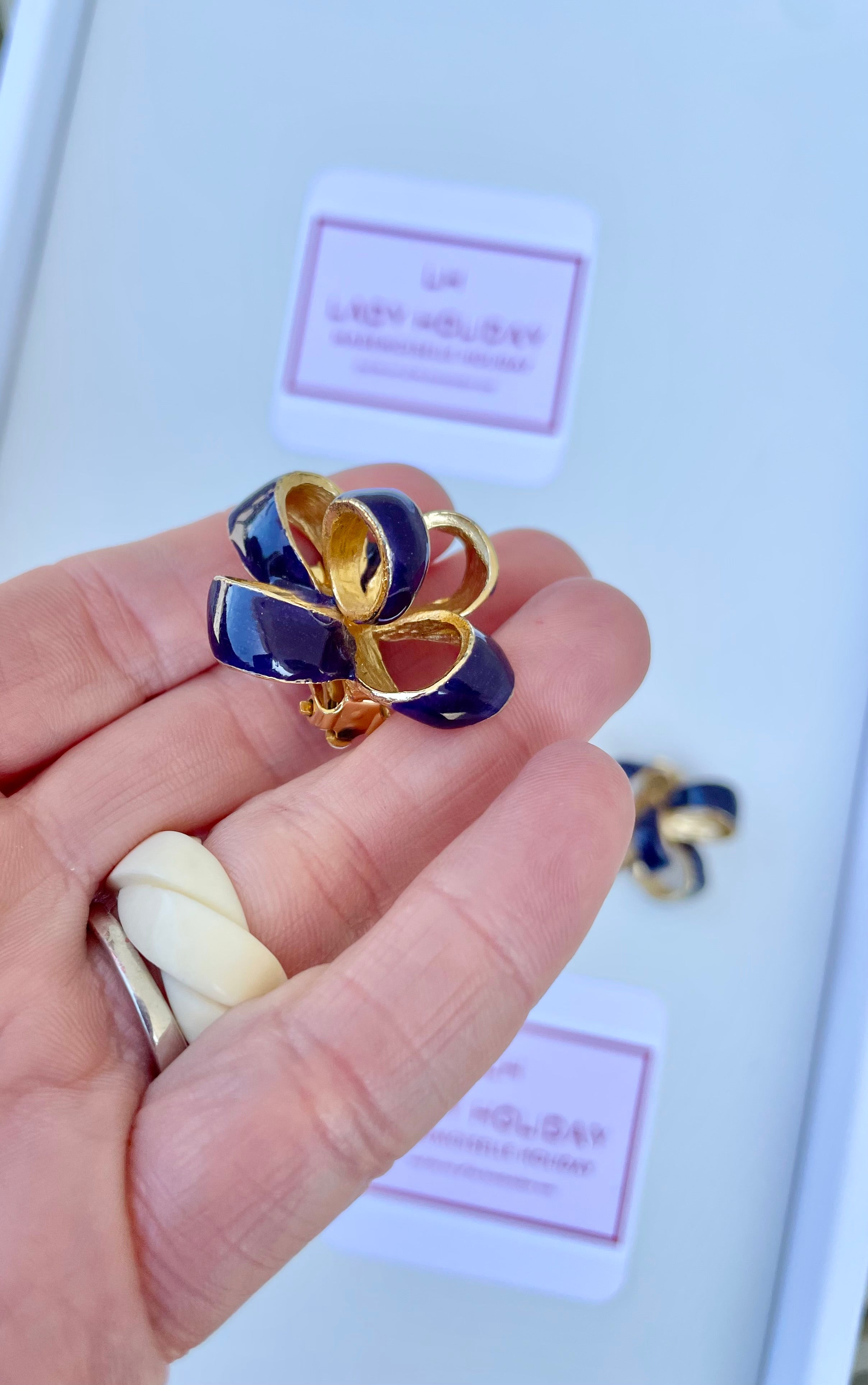 The most lovely purple bow earrings... so feminine!