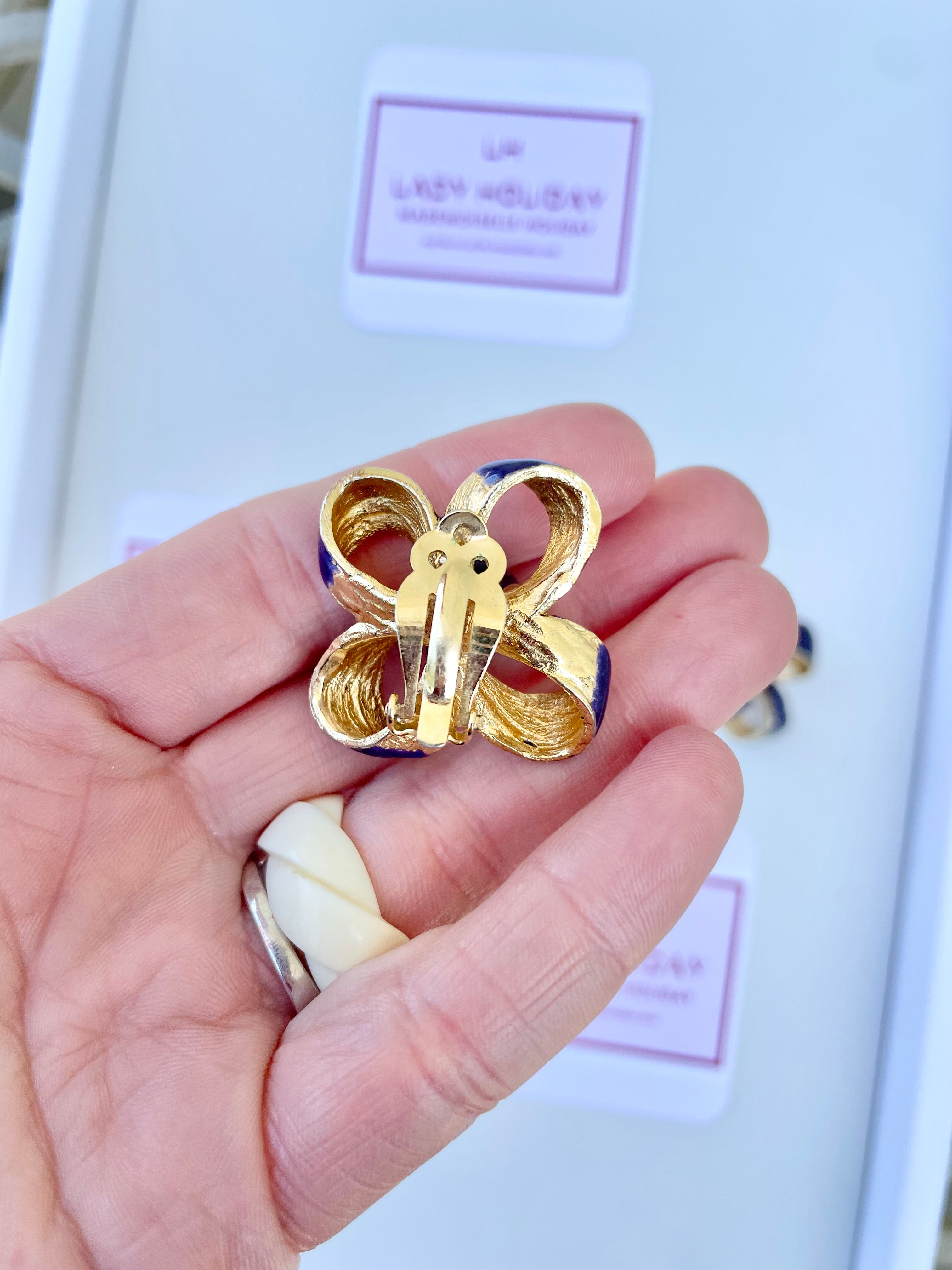 The most lovely purple bow earrings... so feminine!