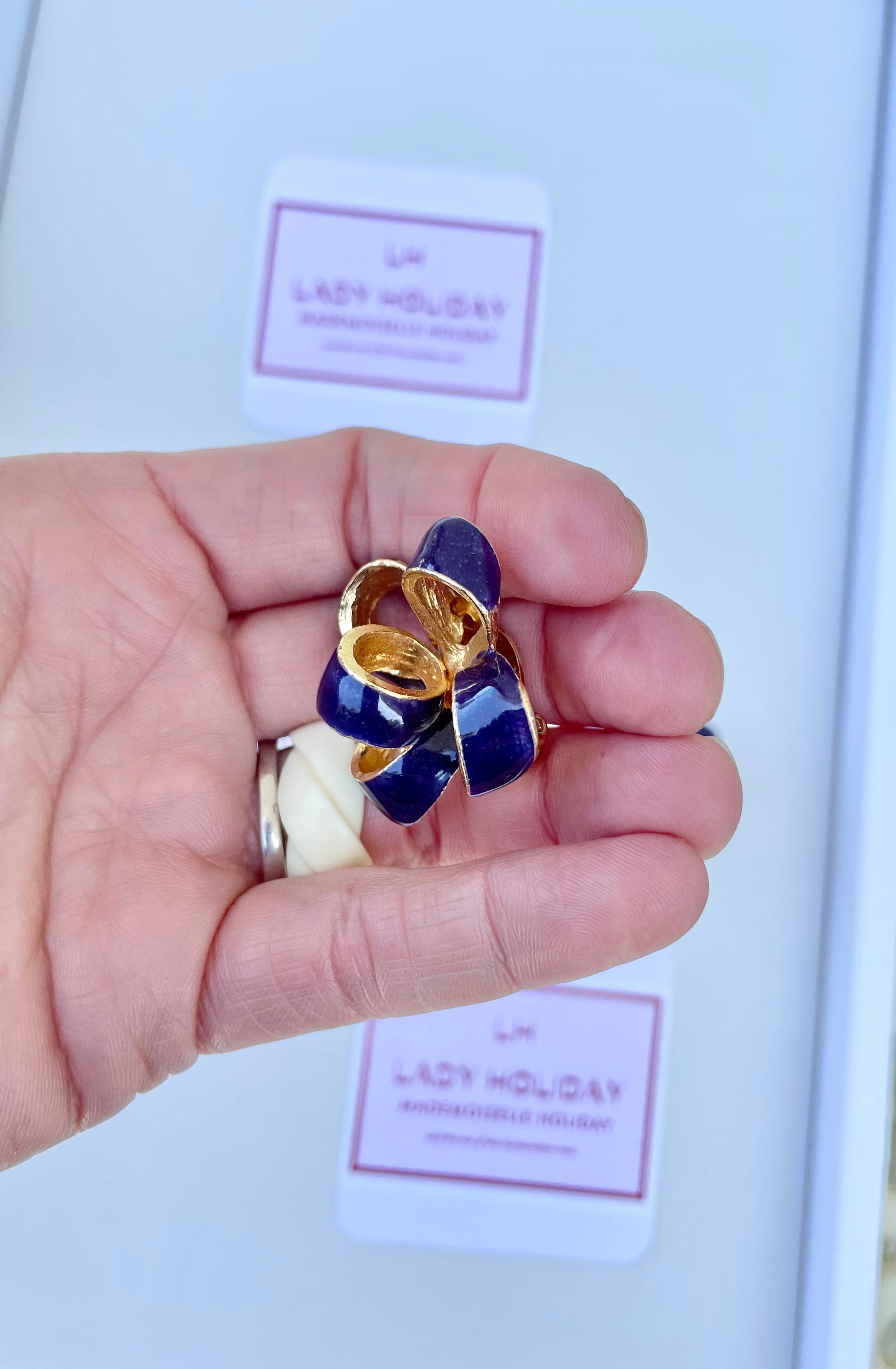 The most lovely purple bow earrings... so feminine!